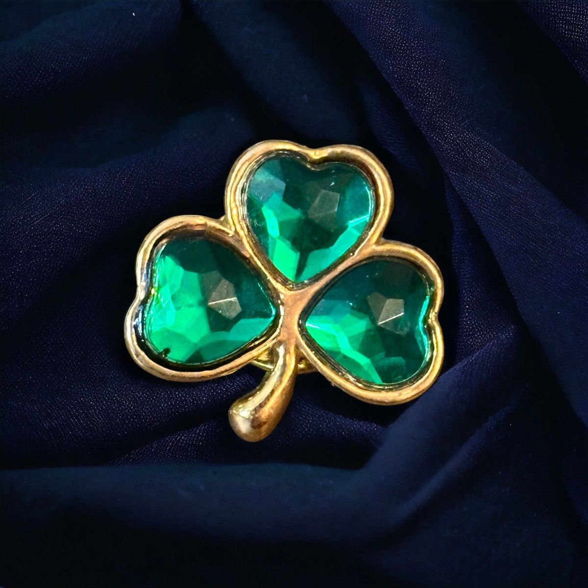 Other Gold tone green gemstone shamrock tac pin Size ONE SIZE - 1 Thumbnail