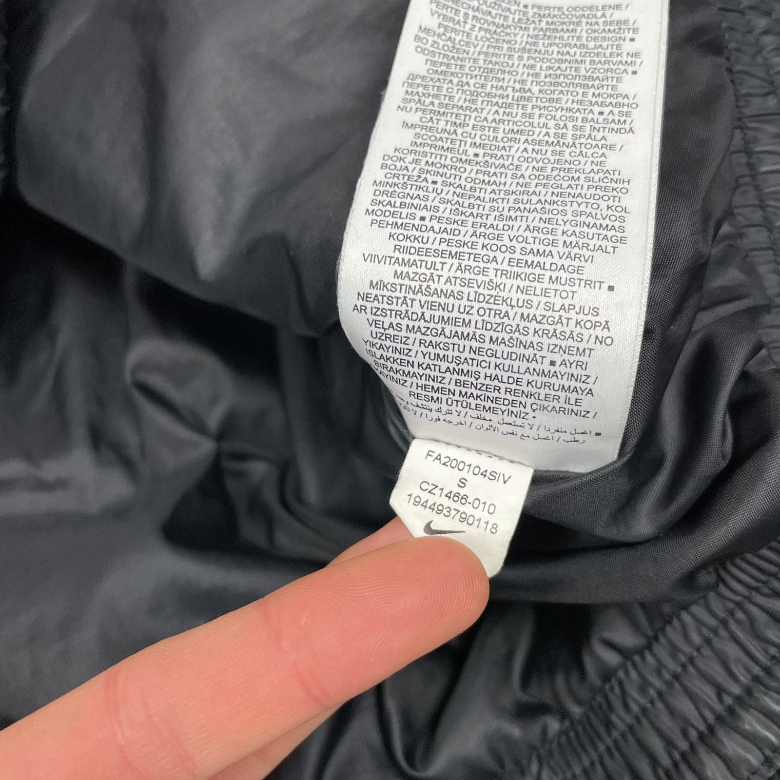 Nike Nike Women Black Long Sleeve Full Zip Hooded Puffer Jacket S Size S / US 4 / IT 40 - 12 Thumbnail