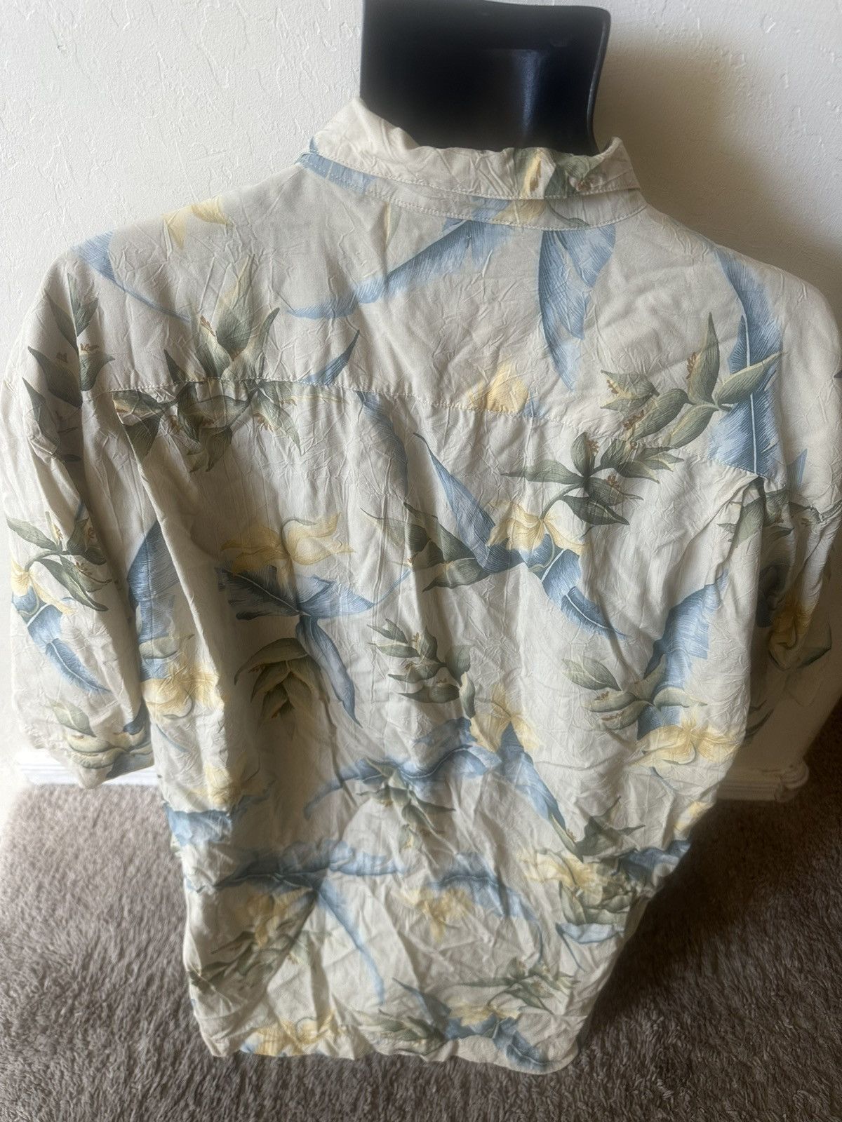 Tommy Bahama Men’s size XL Tommy Bahama short sleeve pocket floral Size US XL / EU 56 / 4 - 4 Thumbnail