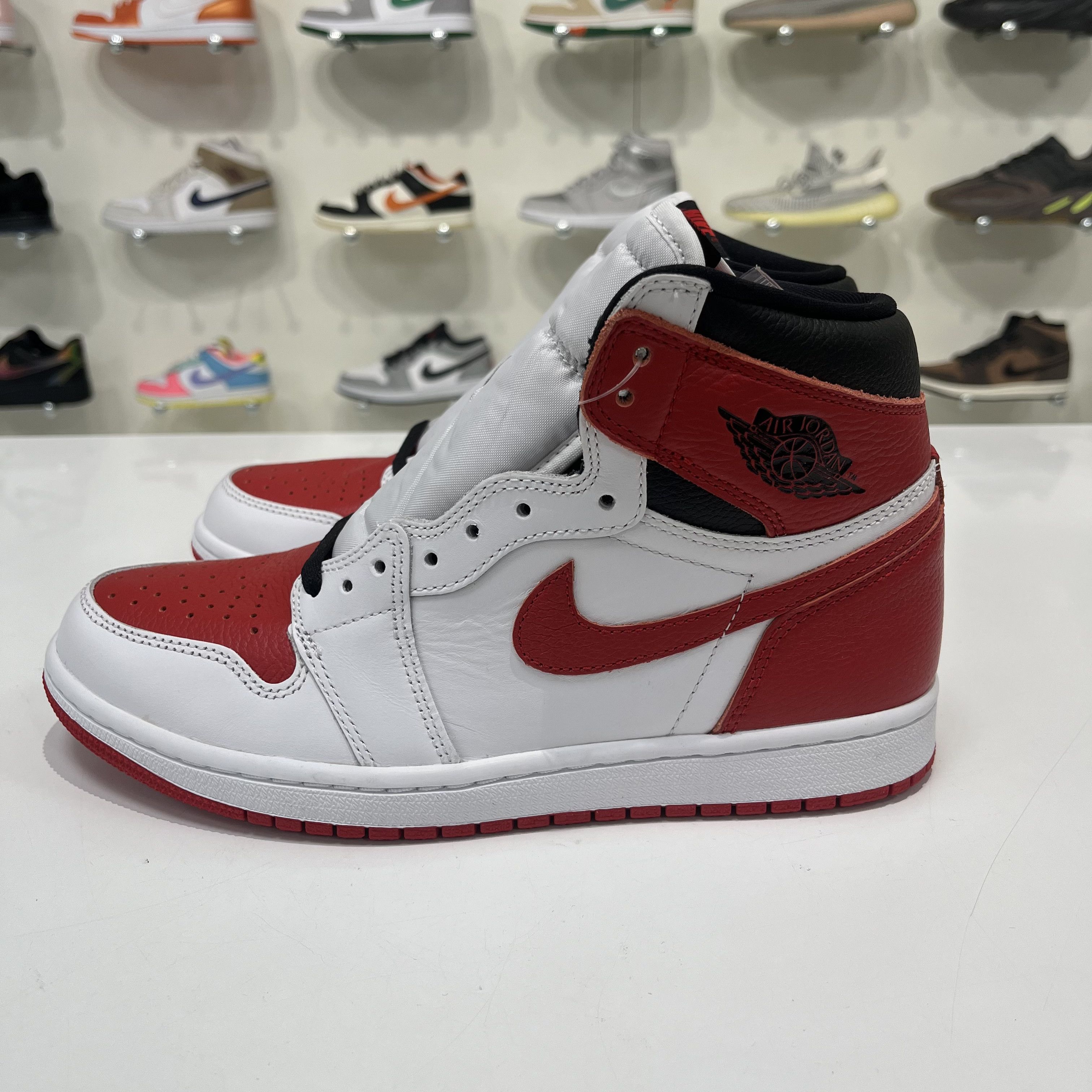 Nike Air Jordan 1 Retro High OG Heritage Size US 8 / EU 41 - 2 Thumbnail