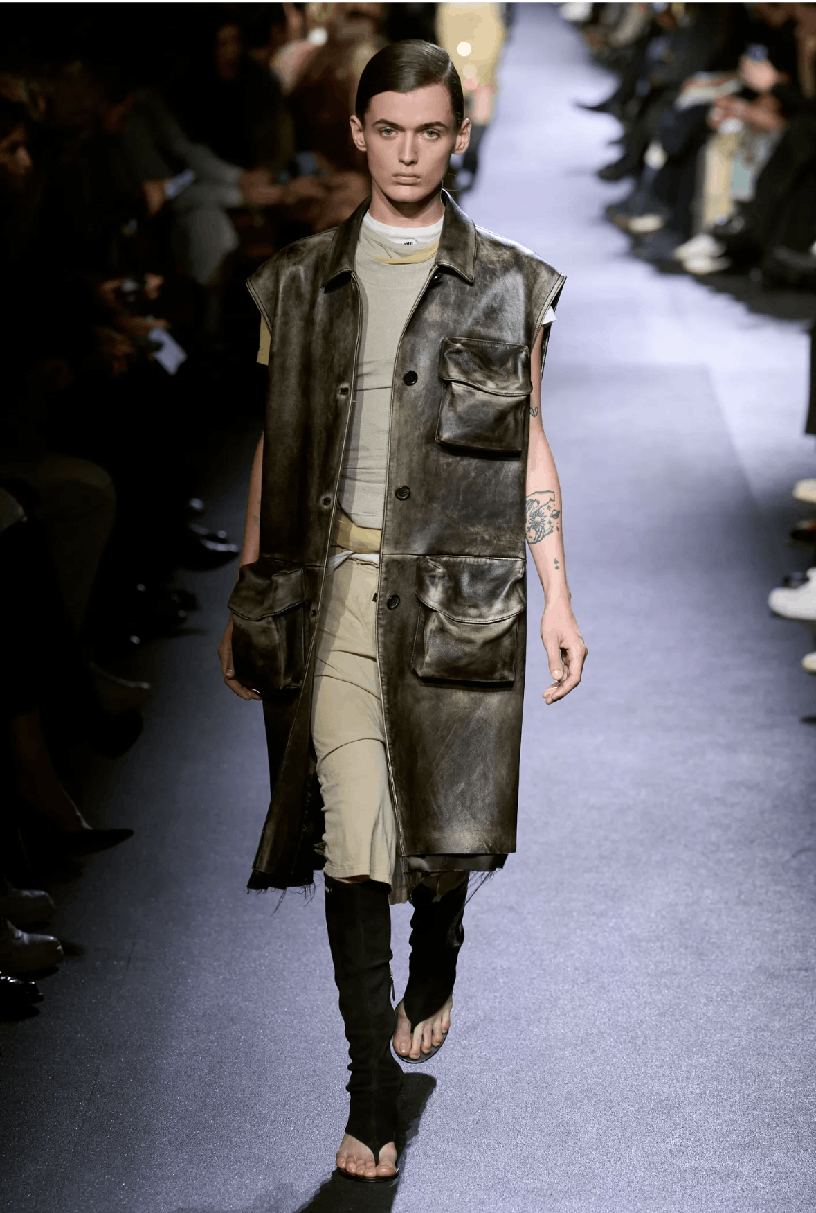 Miu Miu RUNWAY SOLD OUT TOP LOGO PATCH LONG- SLEEVE T-SHIRT