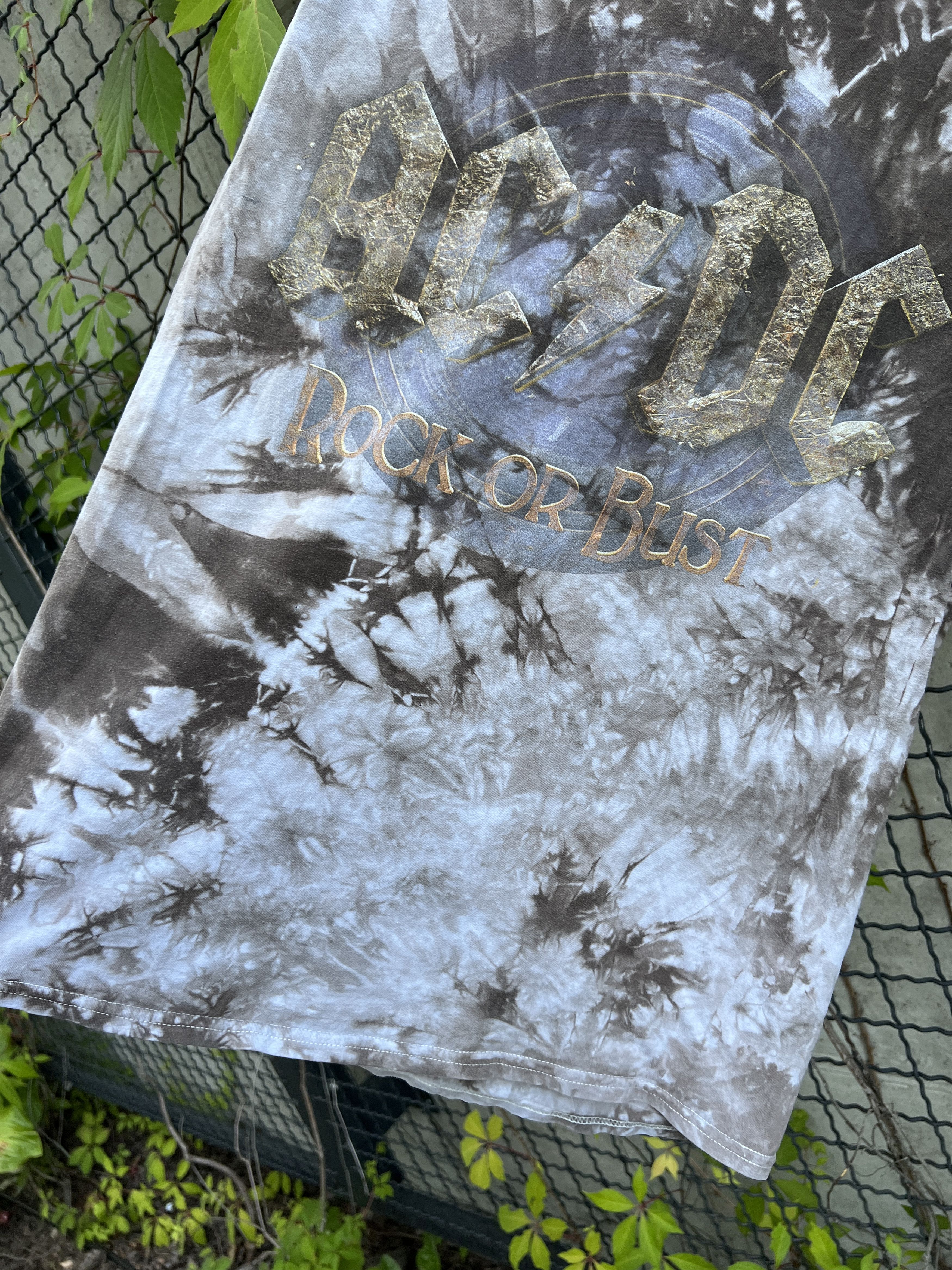 Band Tees Vintage 2015 AC/DC Rock Band Tour Tie Dye T-shirt Size US M / EU 48-50 / 2 - 12 Thumbnail