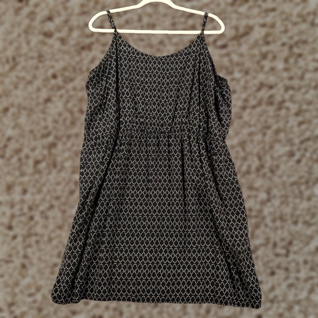 Old Navy Womens Old Navy Camisole Dress 2XL Black White Sleeveless V-Neck Pullover Geometric Mini Tank Dress Fashion Slip Dress Beach Reg 2XL Womens Size XXL / US 16-18 / IT 52-54 - 1 Thumbnail