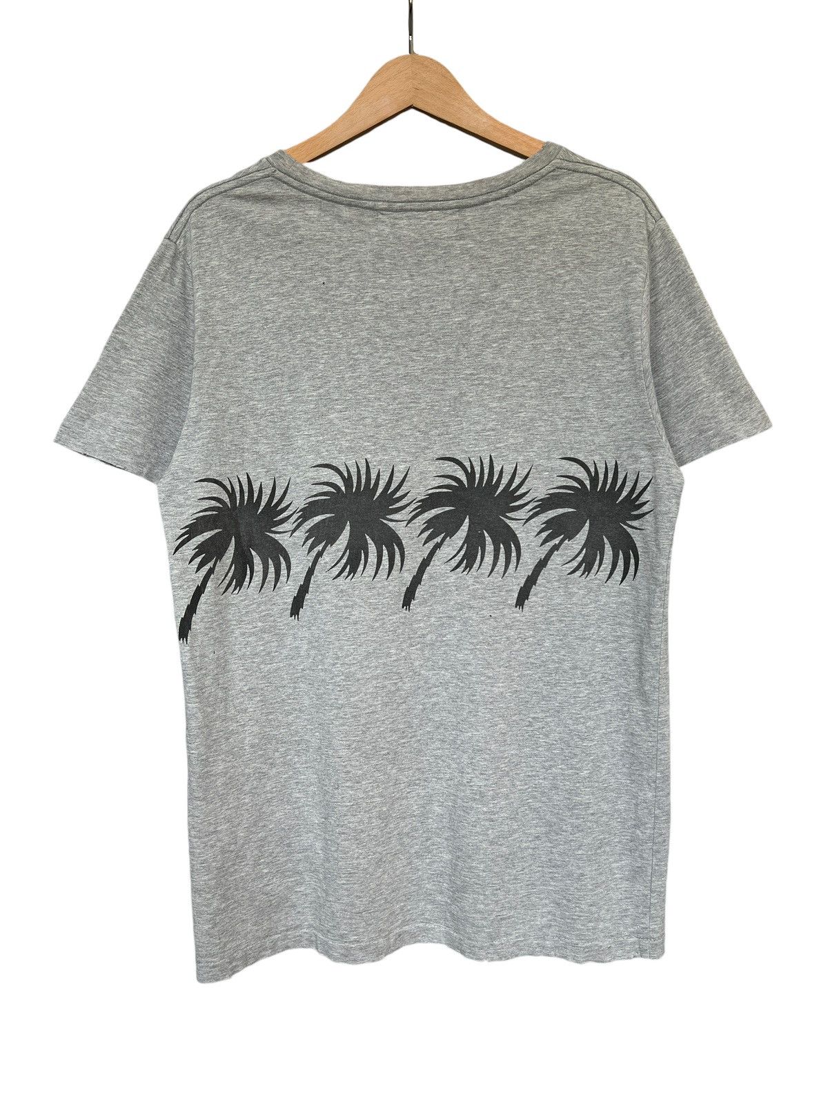 Remi Relief Palm Motif Distressed Style Tshirt