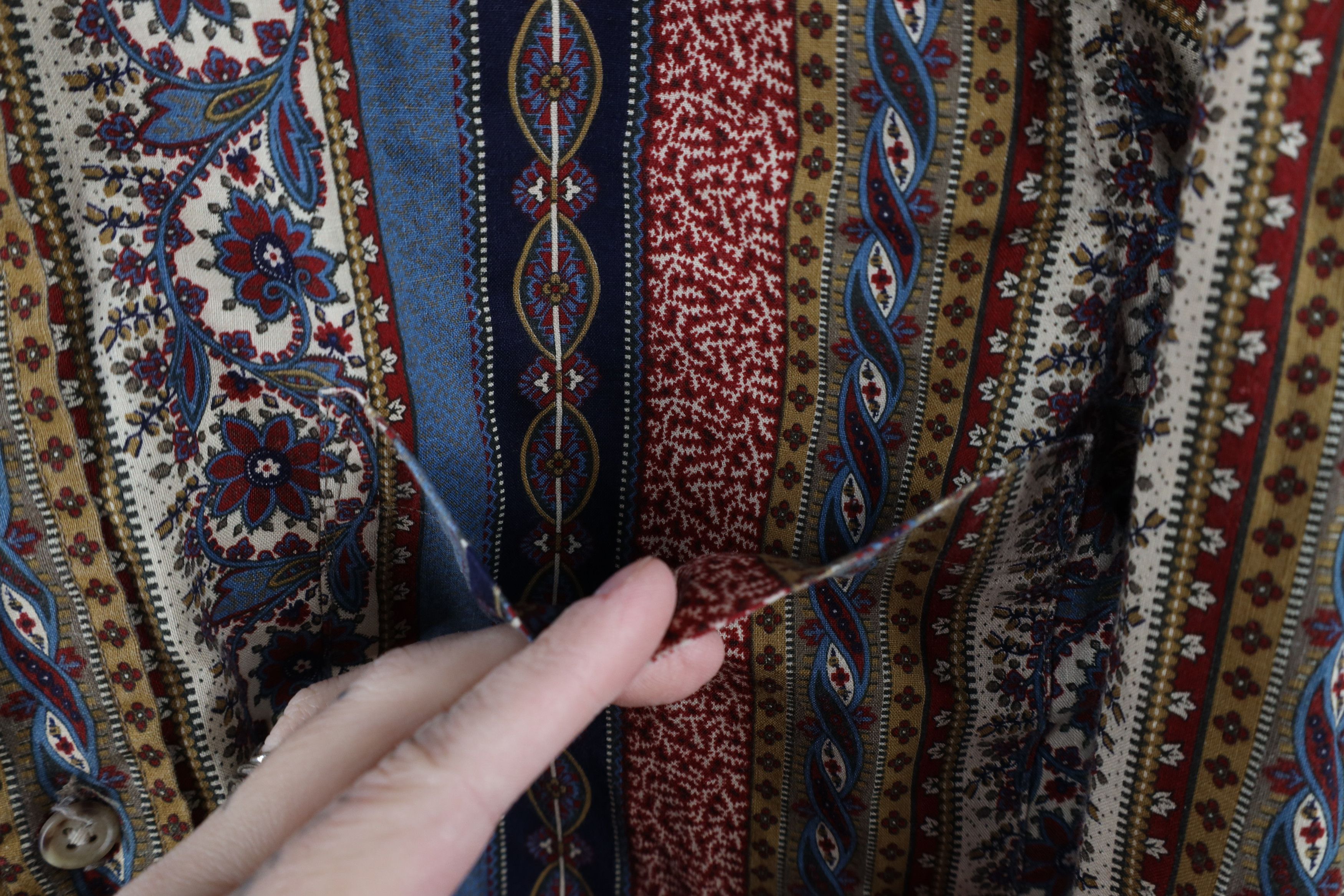 Vintage Vintage 90s Streetwear Tapestry Flower Button Down Shirt USA Size US M / EU 48-50 / 2 - 4 Thumbnail