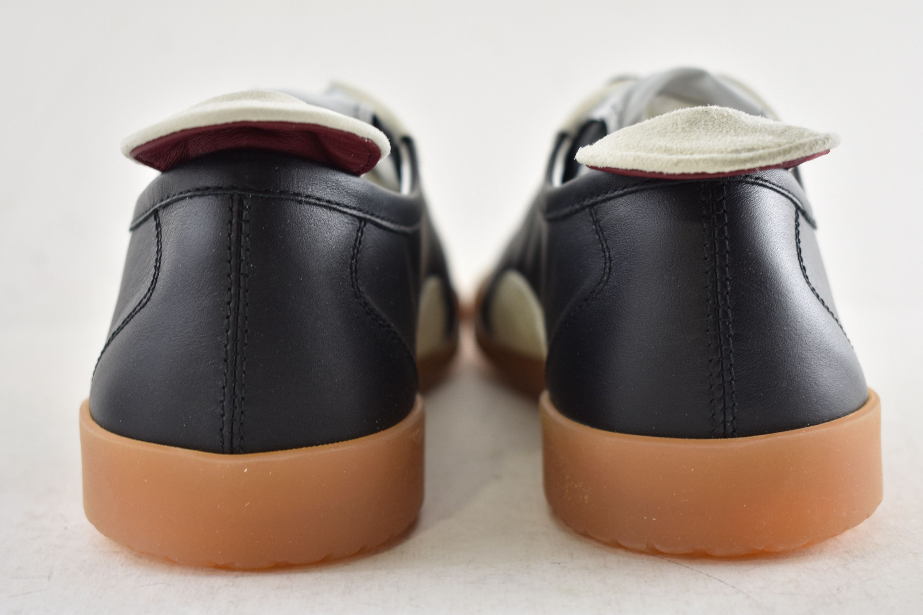 Chanel 26P White Leather Suede CC Logo Runner Trainer Sneaker 39 Size US 9 / IT 39 - 17 Thumbnail