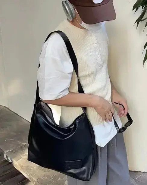 Fashion Unisex Soft Leather Crossbody Bag in Black, Men's