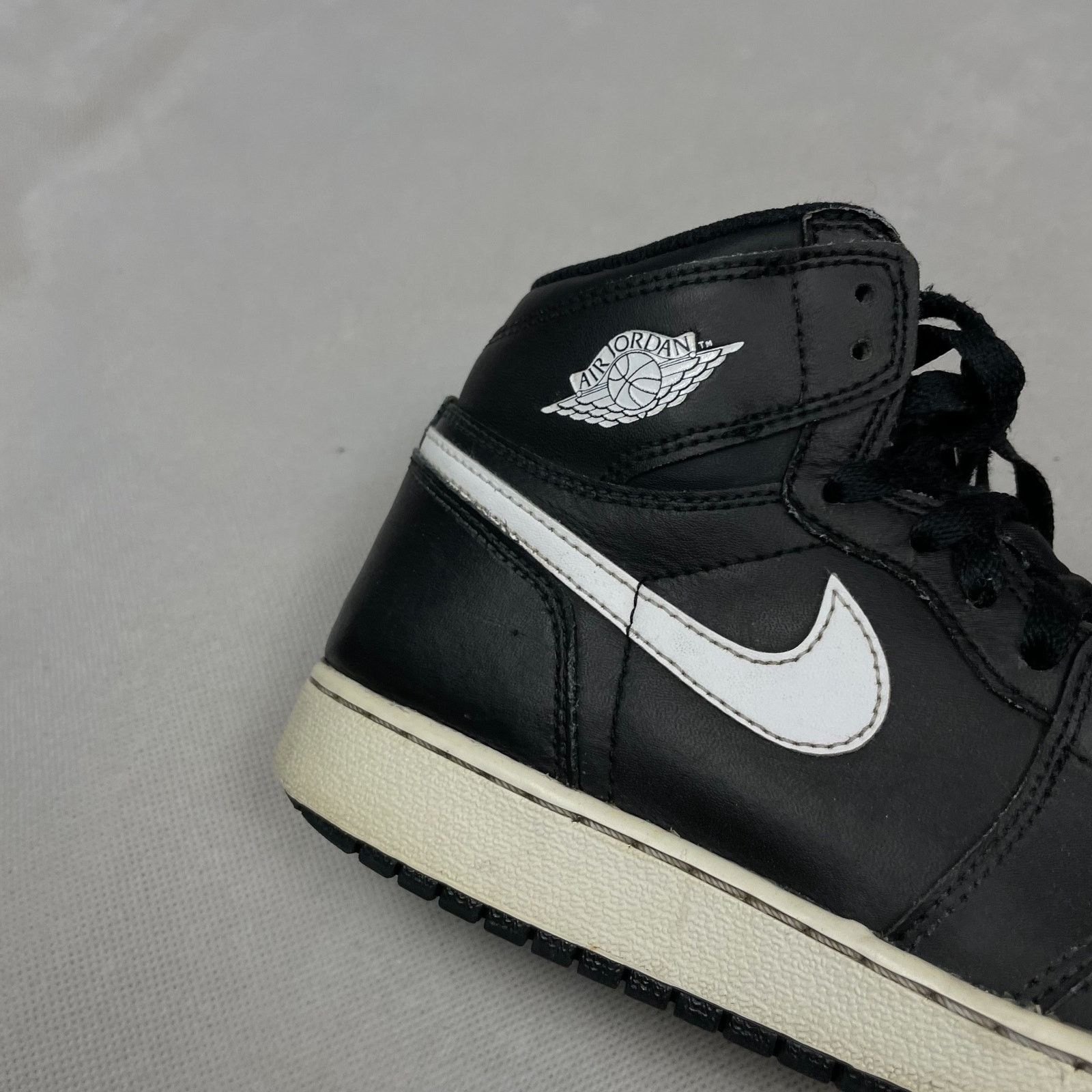Nike Nike Air Jordan 1 Retro High OG BG 575441-011 Black Shoes 5 Size US 5 / EU 37 - 6 Thumbnail