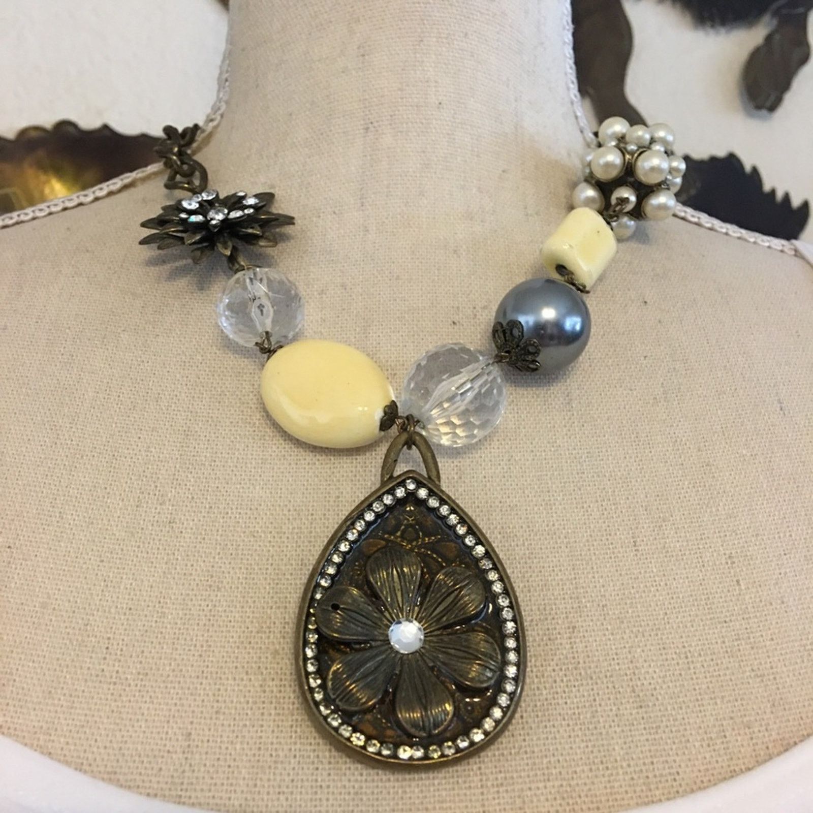 Jewelry Brass tone chunky bead statement necklace Size ONE SIZE - 1 Thumbnail