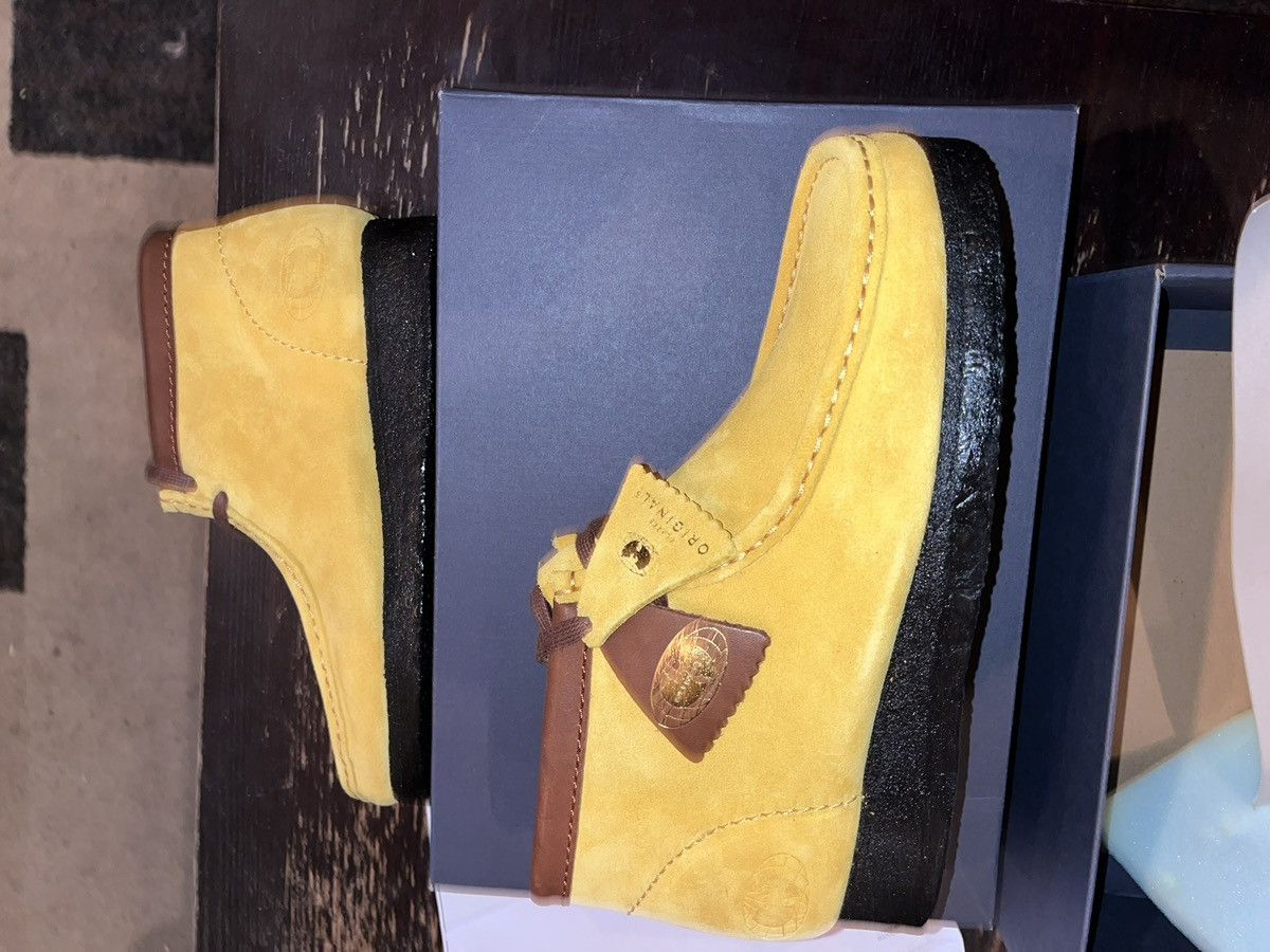 Clarks × Wu-Tang Clan Clarks Wallabees Wu-tang 36Chambers Anni Yellow. Pre-release Size US 8.5 / EU 41-42 - 2 Thumbnail