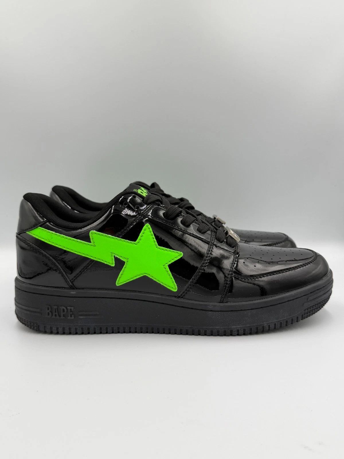 Bape × XO XO x BAPE Bapesta M2 Low Black Green Patent The Weeknd Size US 10.5 / EU 43-44 - 2 Thumbnail