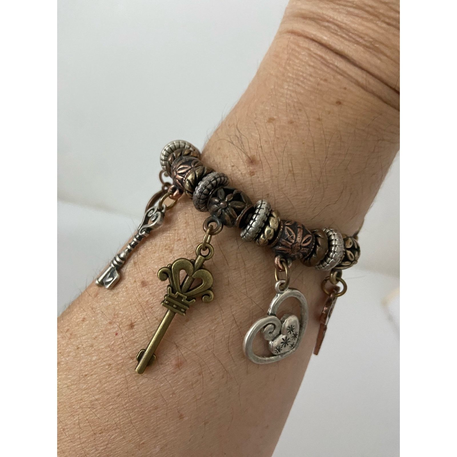 Other Copper tone key charm bracelet Size ONE SIZE - 1 Thumbnail