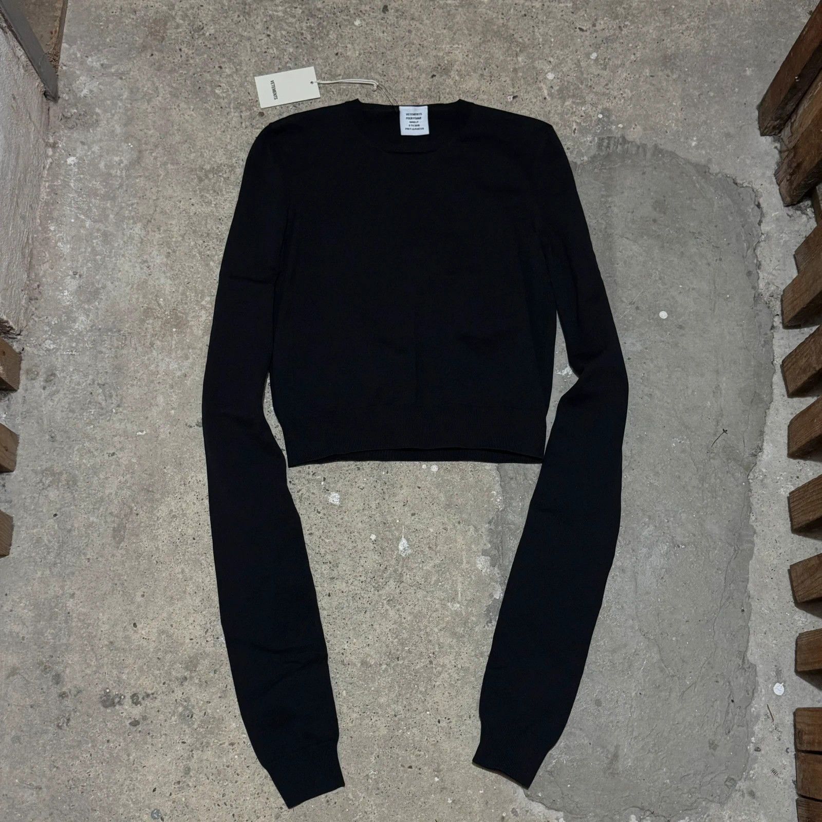 Vetements S/S 2016 Vetements cut out sleeves polyamide sweatshirt Size L / US 10 / IT 46 - 1 Thumbnail