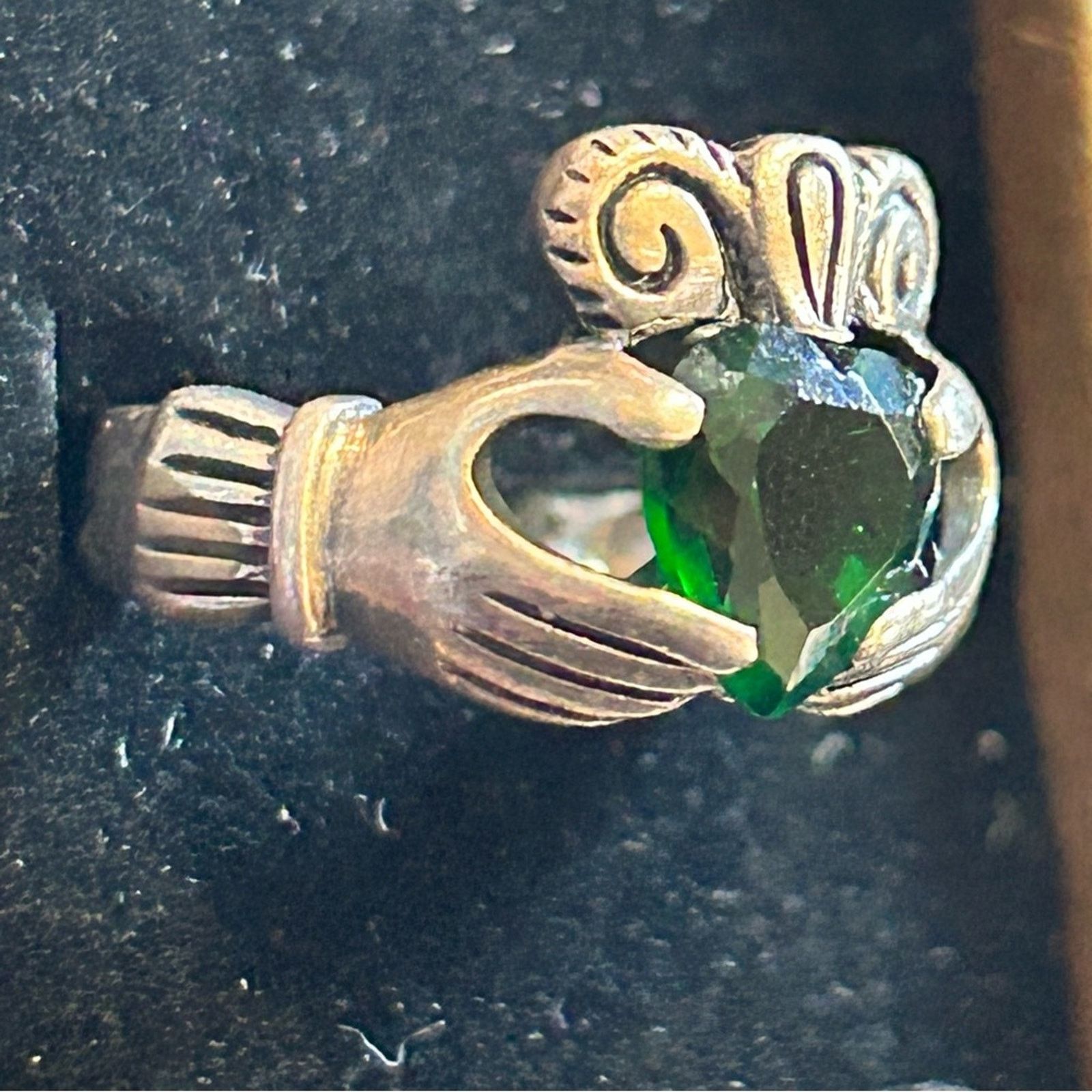 Vintage Vintage Irish green grossular garnet sterling claddagh ring Size ONE SIZE - 3 Thumbnail