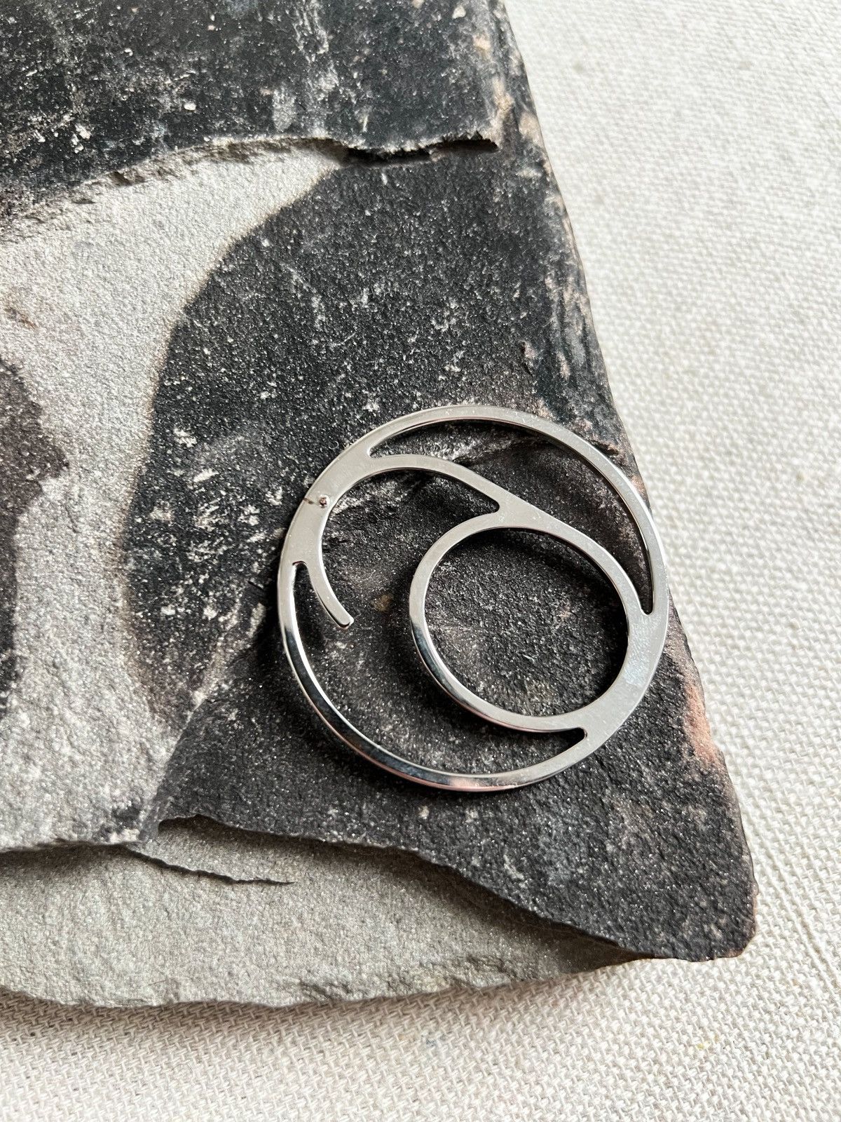 MM6 Maison Margiela MM6 Large Silver ‘6’ Accent Earring *BROKEN* Size ONE SIZE - 2 Thumbnail