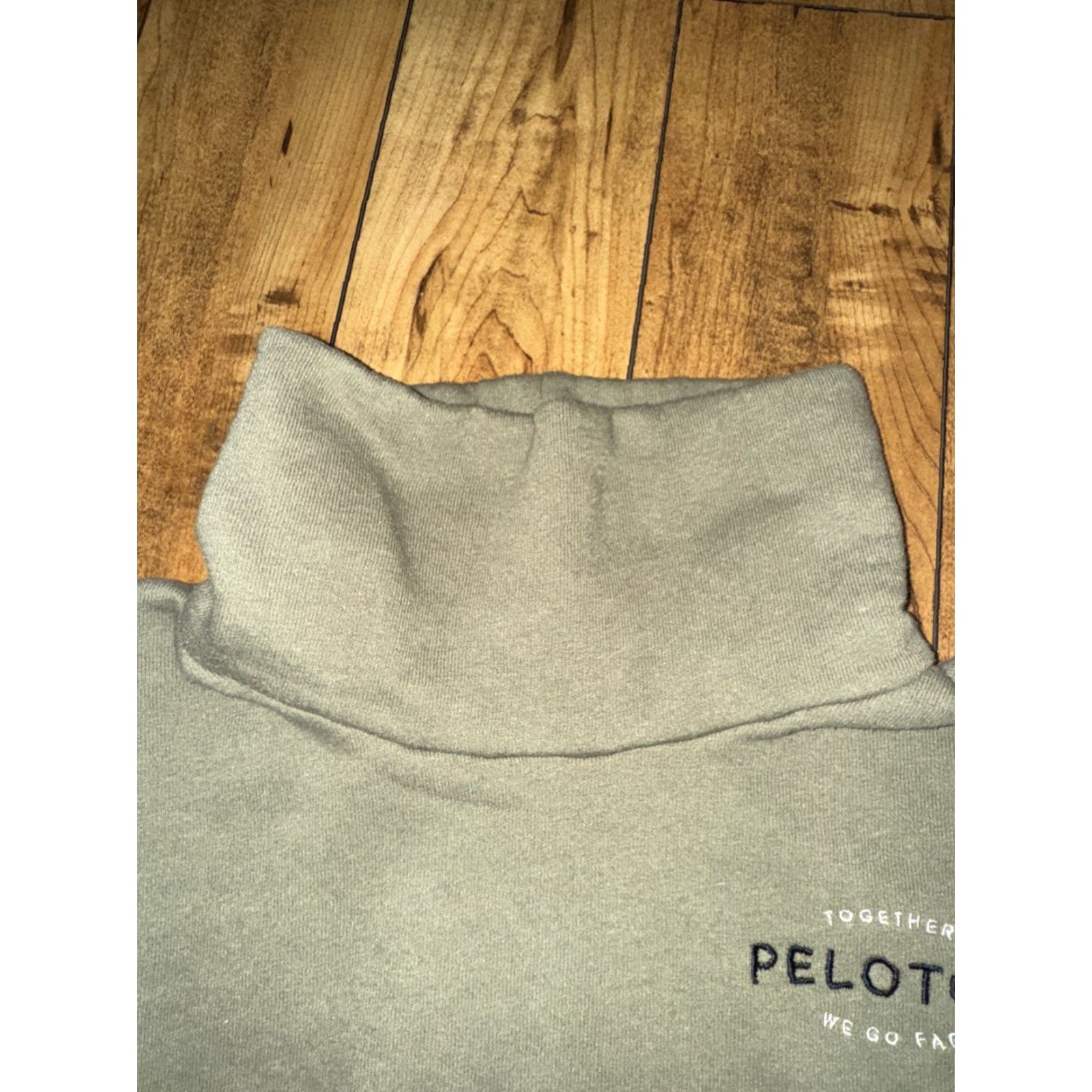Olive VINTAGE Peloton Women’s Olive Green Cozy Funnel Neck Sweater Medium 23x23 Size M / US 6-8 / IT 42-44 - 4 Thumbnail