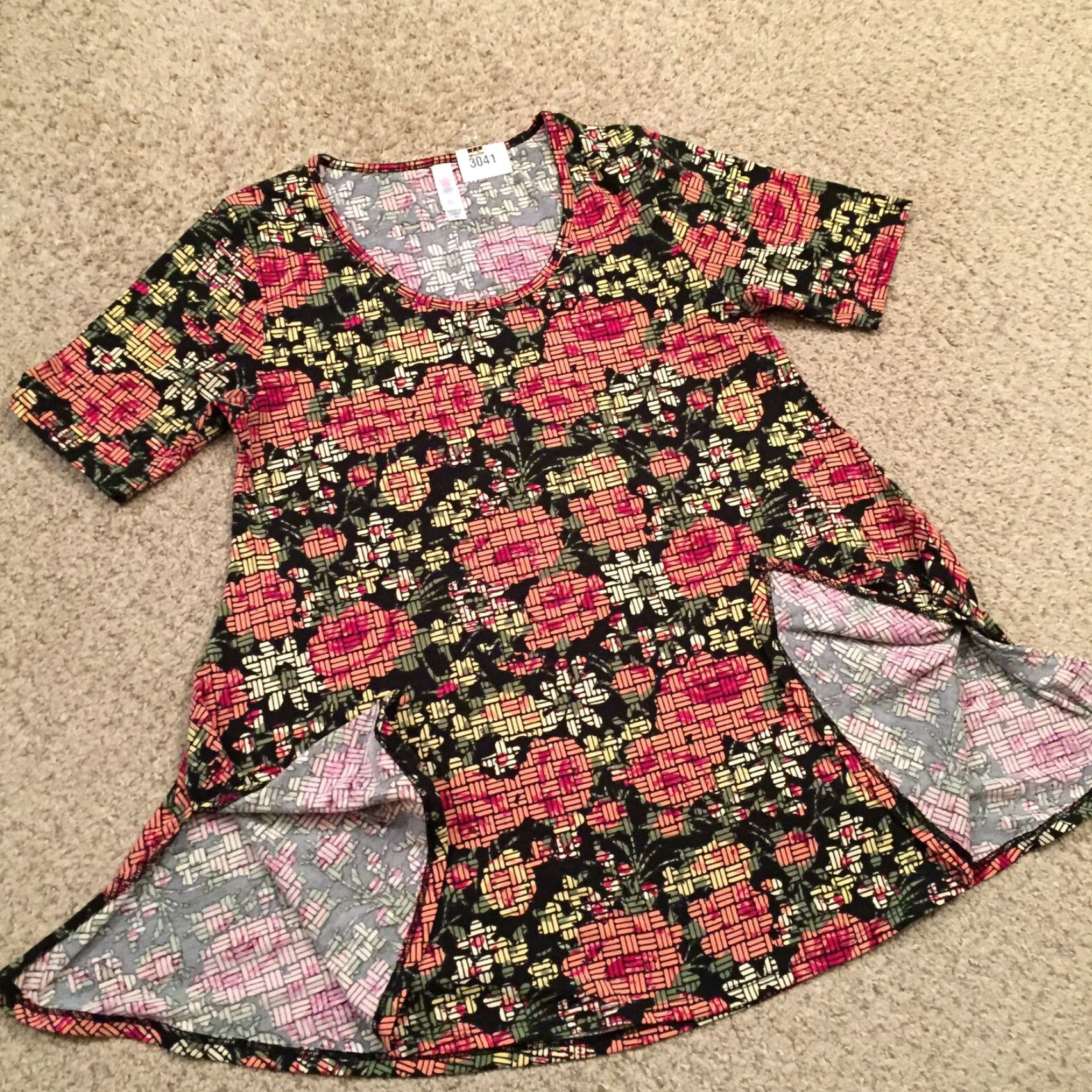 Vintage LuLaRoe Shirt Womens XS Pink Floral Short Sleeve T-Shirt Irma Tunic Everyday Casual Womens XS Pink Floral Short Sleeve LuLaRoe Irma Shrt Size XS / US 0-2 / IT 36-38 - 5 Thumbnail