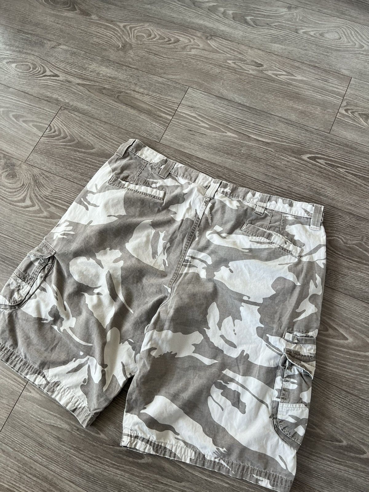 Wrangler Wrangler Baggy Cargo Army Utility Combat Shorts Size US 40 / EU 56 - 22 Thumbnail