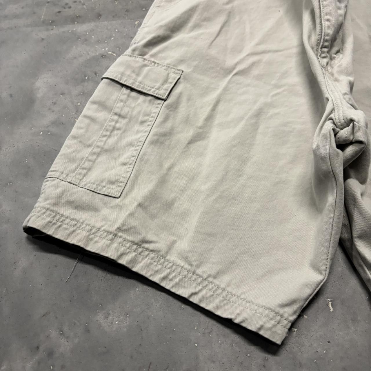 Japanese Brand × Vintage Crazy Vintage Y2K/2000s Baggy White Streetwear Skater Cargo Shorts! Size US 38 / EU 54 - 3 Thumbnail