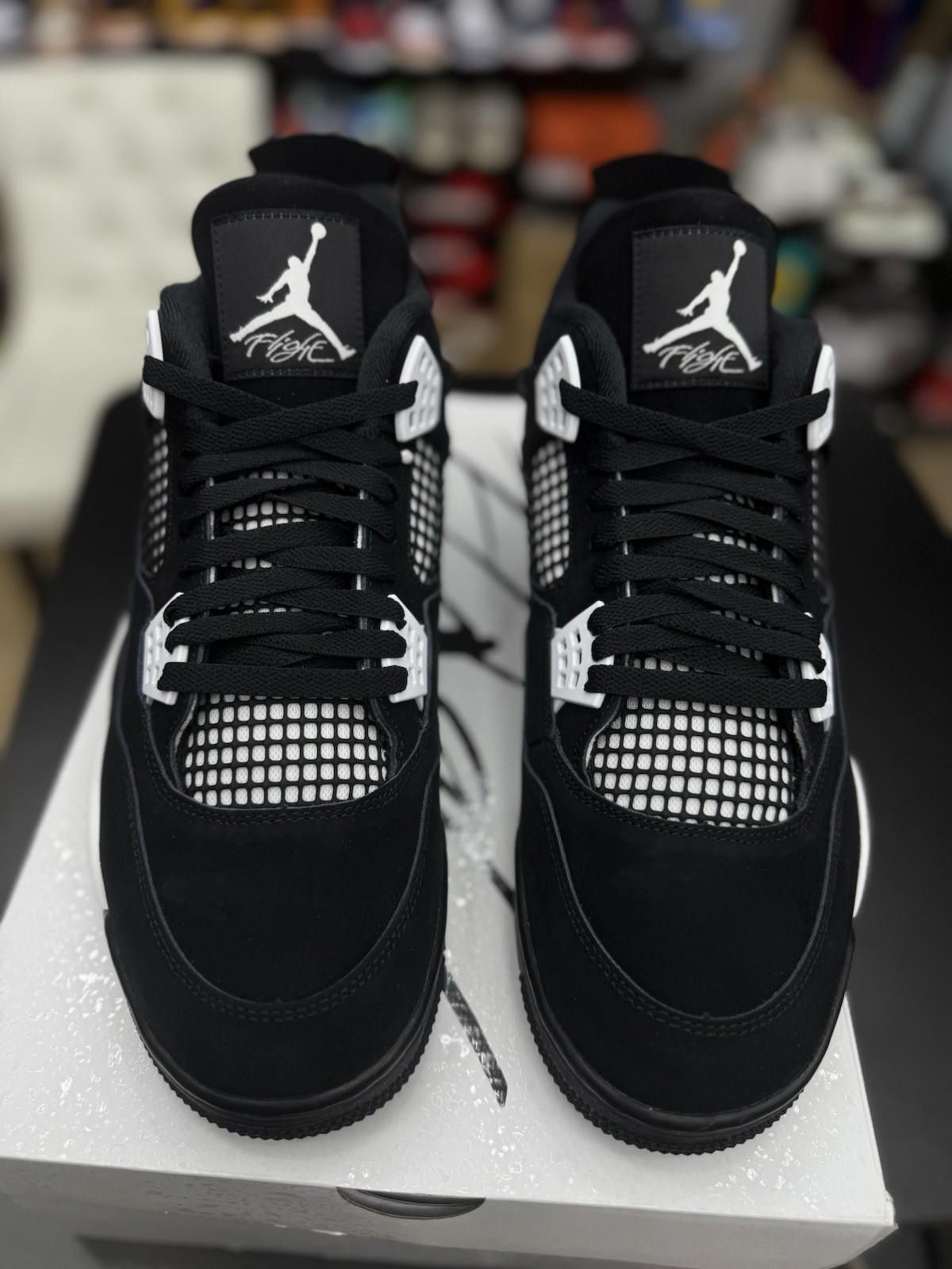 Jordan Brand Nike Air Jordan 4 Retro White Thunder FQ8138-001 Men’s (13) Size US 13 / EU 46 - 3 Thumbnail