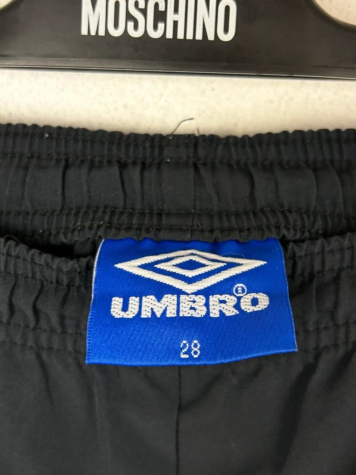 Umbro 90s Vintage Umbro Manchester United 1996/97/98 Home Shorts Size US 28 / EU 44 - 7 Thumbnail