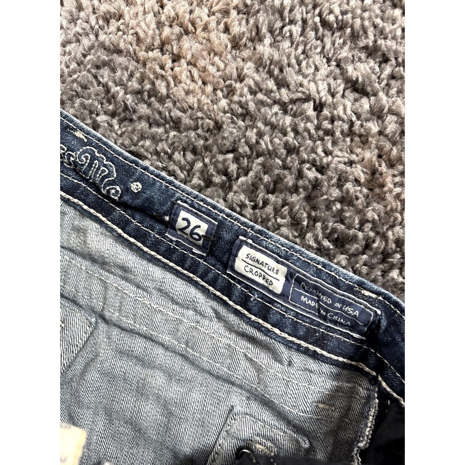 Miss Me VINTAGE Miss Me Signature Capri Jeans Cropped Women 26x22 Low Rise Blue Rhinestone Cropped 26 22 Jeans Mens? Size 26" / US 2 / IT 38 - 8 Thumbnail
