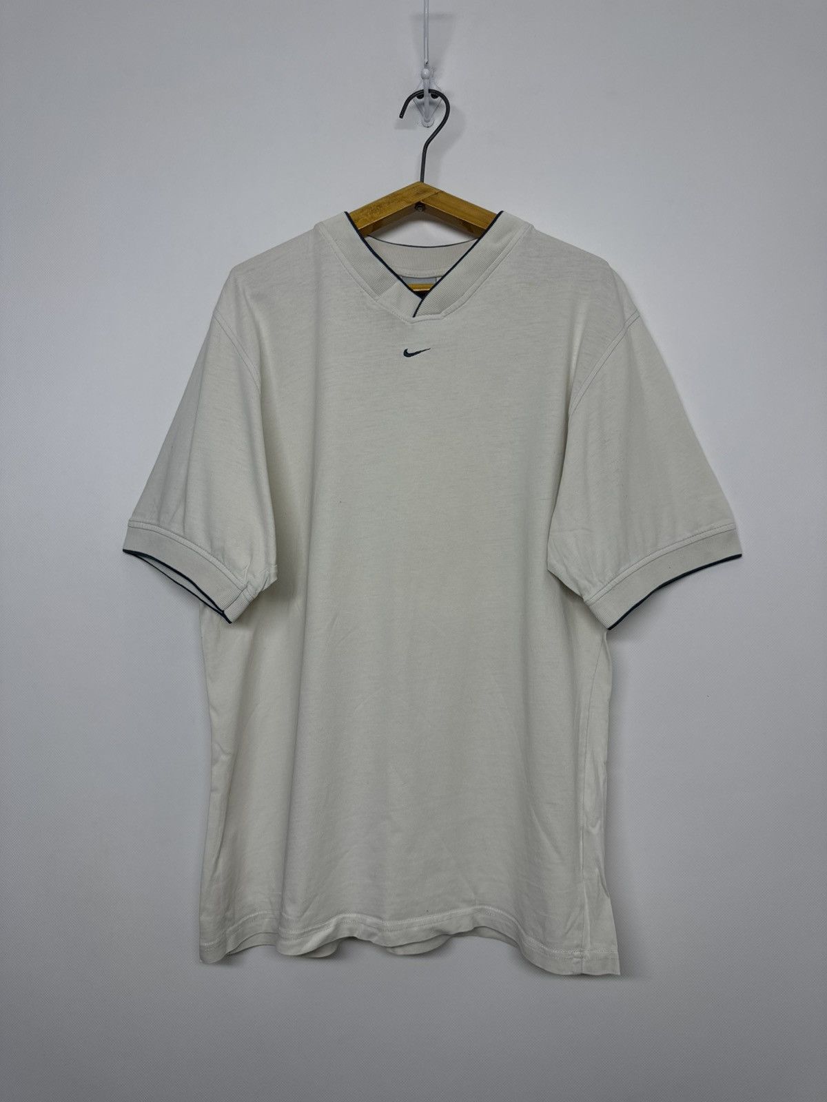 Nike Nike vintage Center logo T-shirt Size US M / EU 48-50 / 2 - 1 Thumbnail