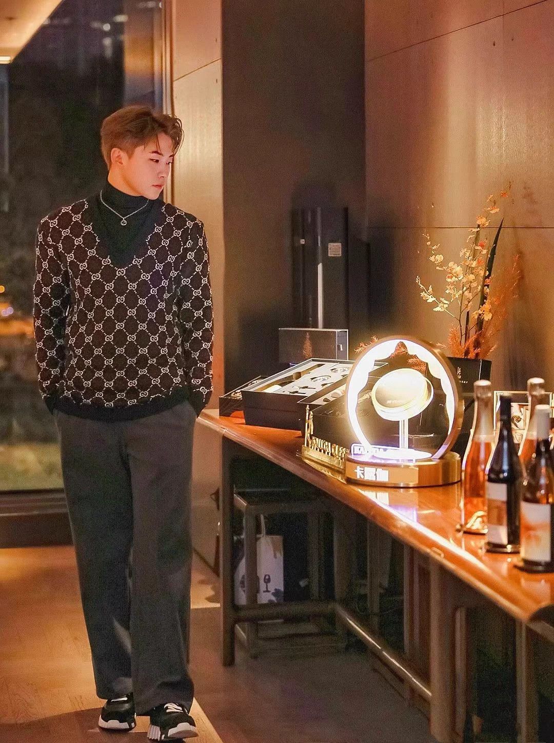 Gucci GUCCI Wine Red GG Monogram V-neck Wool OS Sweater Size US M / EU 48-50 / 2 - 7 Thumbnail