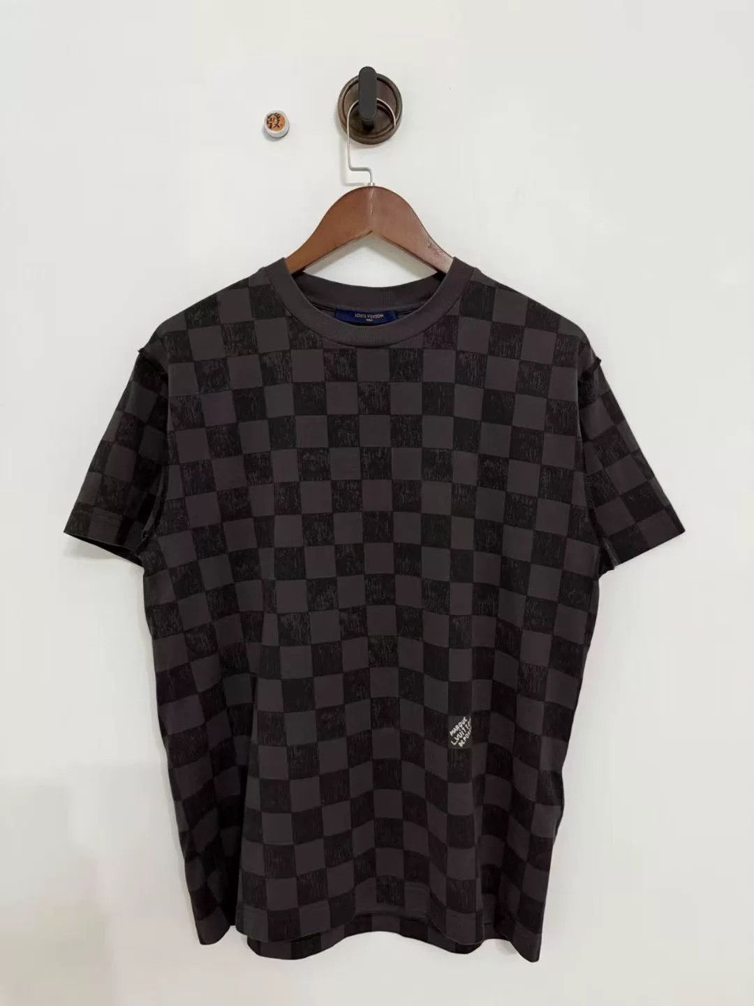 Louis Vuitton Louis Vuitton Checkerboard Logo Short Sleeve Size US S / EU 44-46 / 1 - 1 Thumbnail