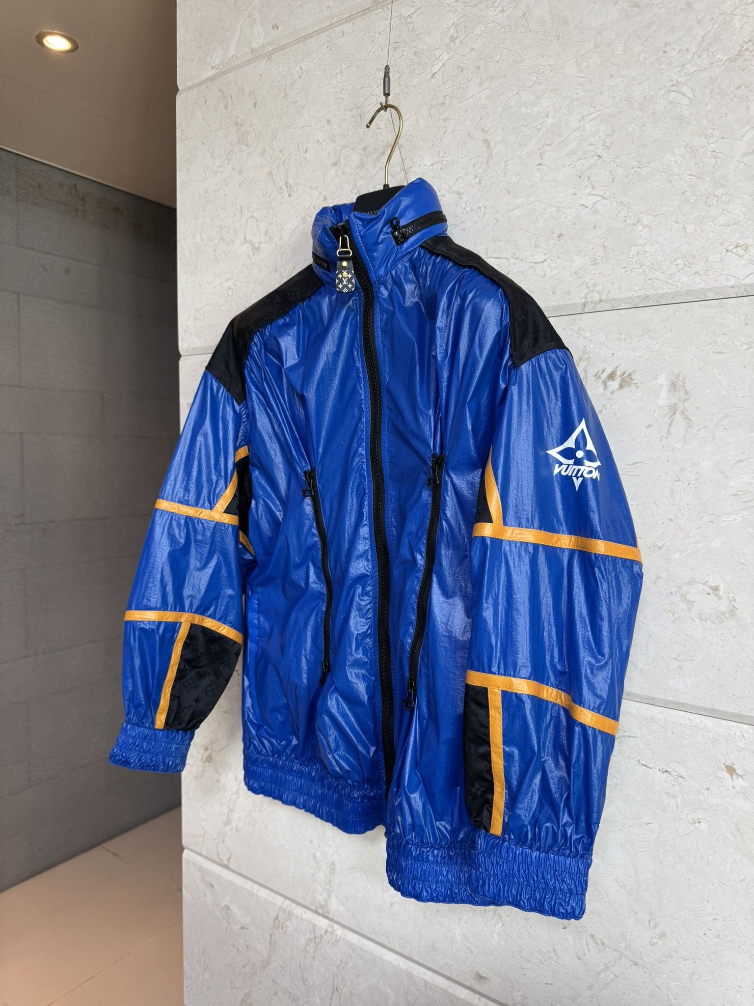 Louis Vuitton Louis Vuitton 1AC0NP Graphic Ski Jacket 34 size Size XS / US 0-2 / IT 36-38 - 2 Thumbnail
