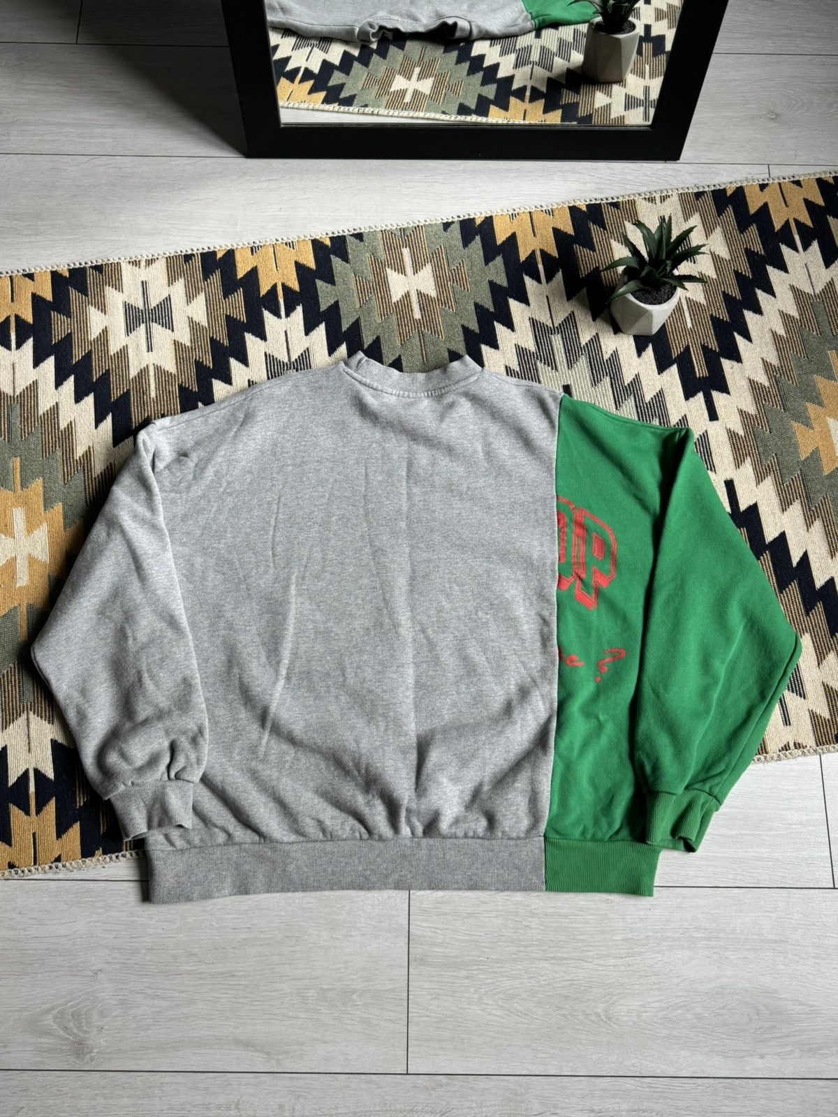 Band Tees BTS Oversized Band “Fake Love” Seeatshirt Size US L / EU 52-54 / 3 - 4 Thumbnail