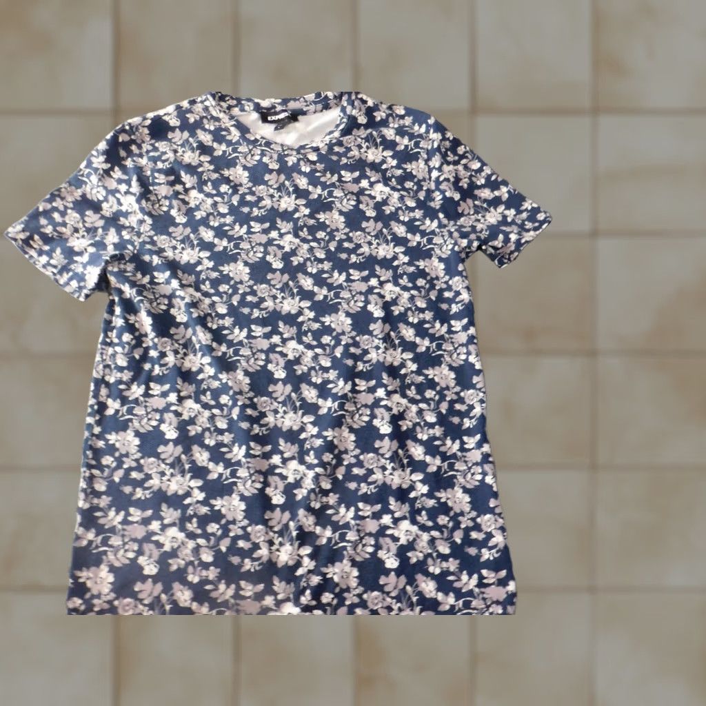 Express Express Womens Blouse S Blue Floral Graphic Tee Stretch Short Sleeve Crew Neck Pullover Cotton Spandex Casual Knit Shirt Regular Women Blouse Size S / US 4 / IT 40 - 1 Thumbnail