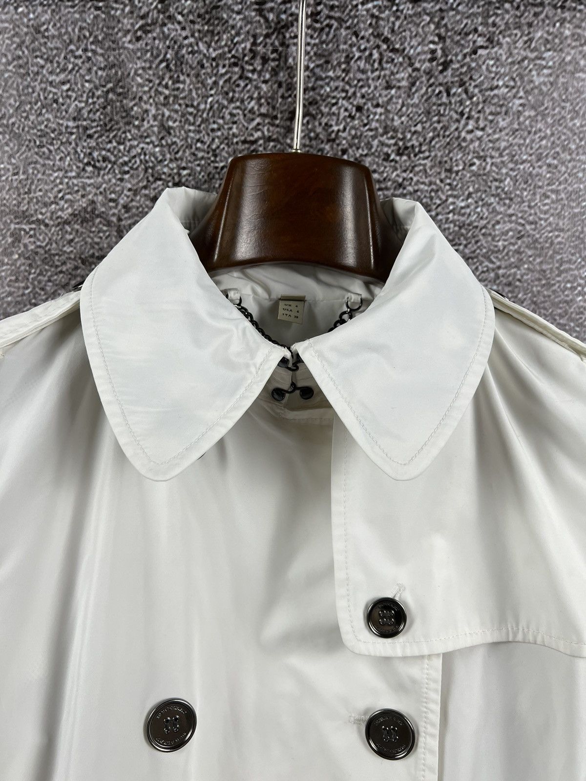 Burberry × Designer Burberry London women’s short Trench Coat double breasted Size XS / US 0-2 / IT 36-38 - 16 Thumbnail