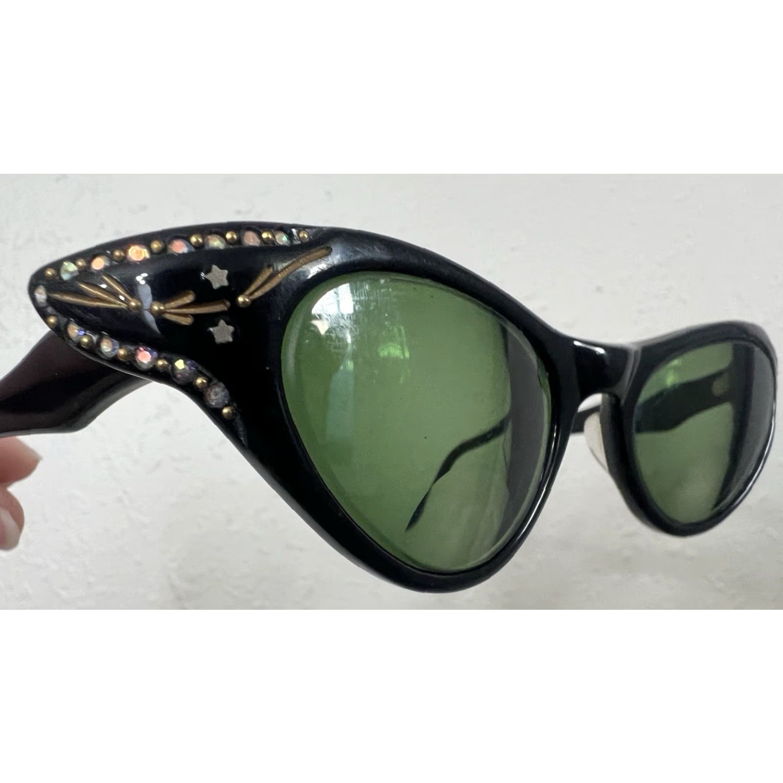 Vintage VINTAGE SR USA Cat Eye Sunglasses Black Green Lens 1950s 5 1/2 Custom Look Art Deco Mens Women Girls Boys Size ONE SIZE - 6 Thumbnail