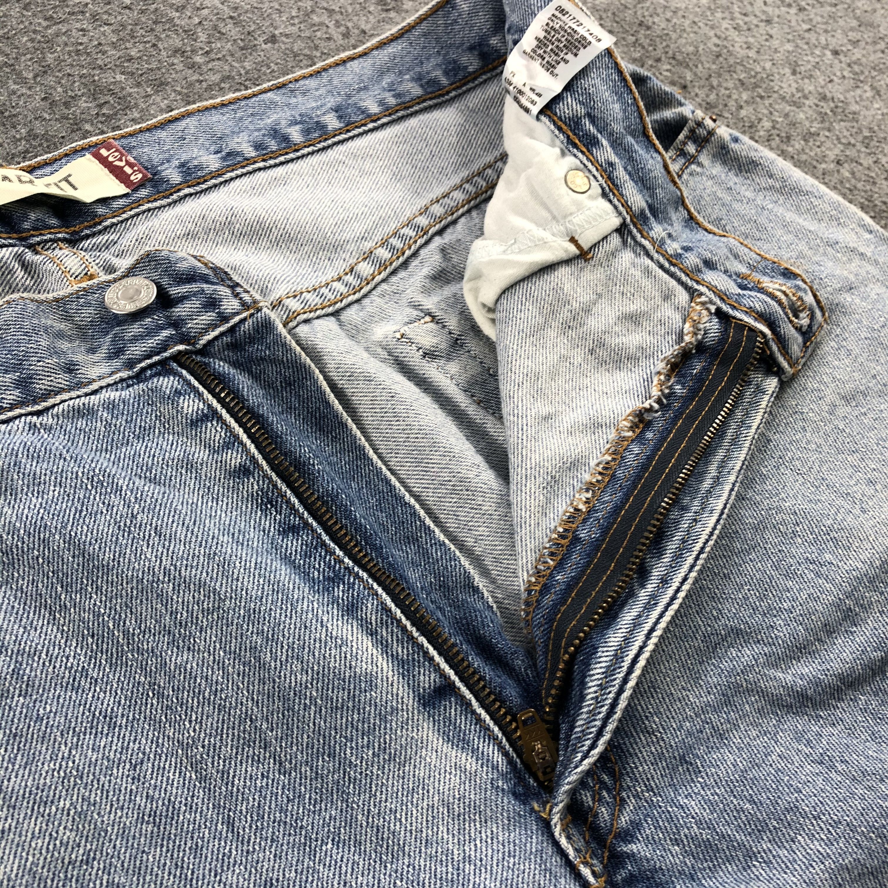 Levi's × Vintage Vintage Light Wash Levis 505 Jeans-JM1293 Size US 36 / EU 52 - 7 Thumbnail