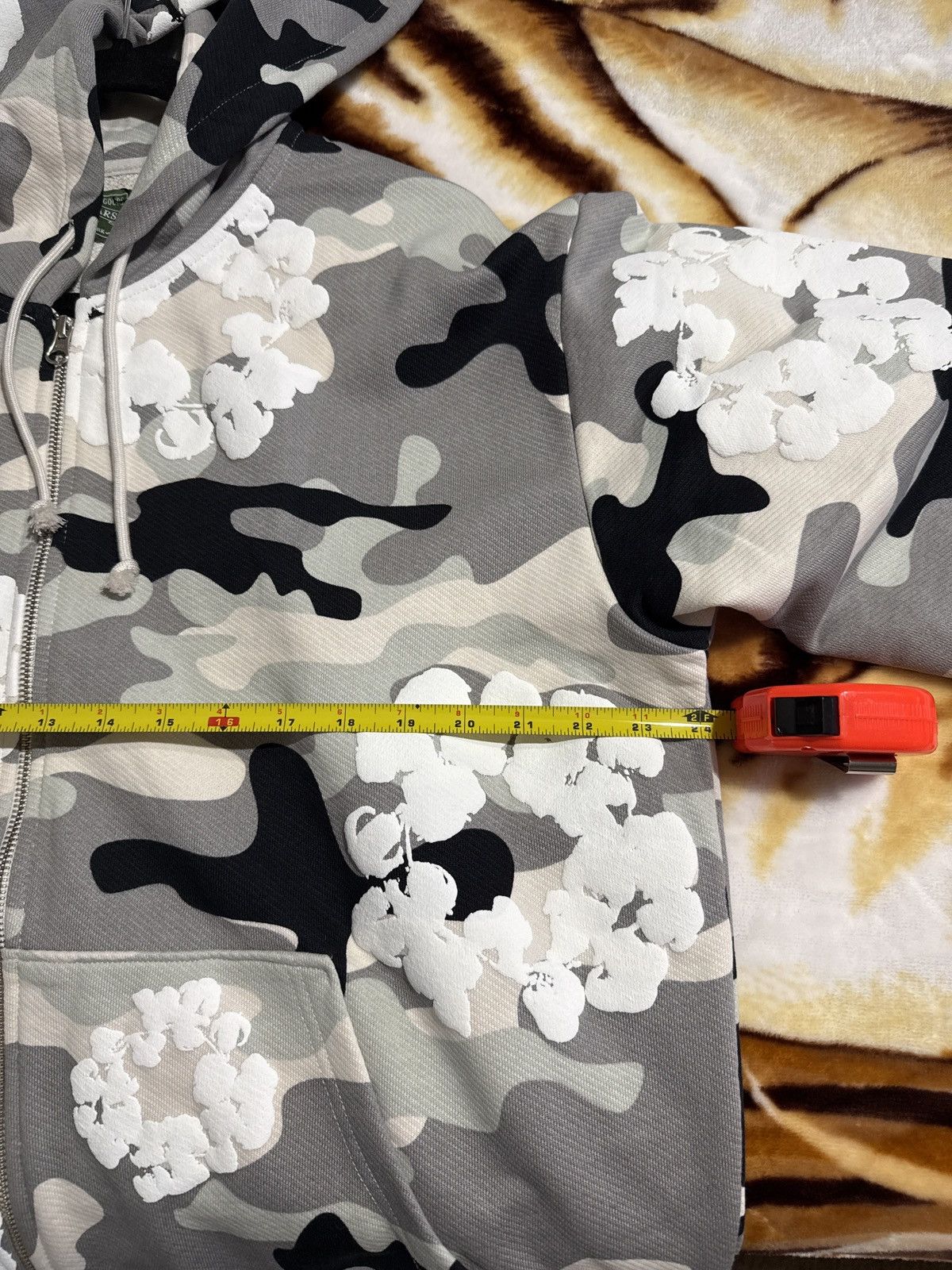 DENIM TEARS Denim tears snow camo wreath zip hoodie xl Size US XL / EU 56 / 4 - 6 Thumbnail