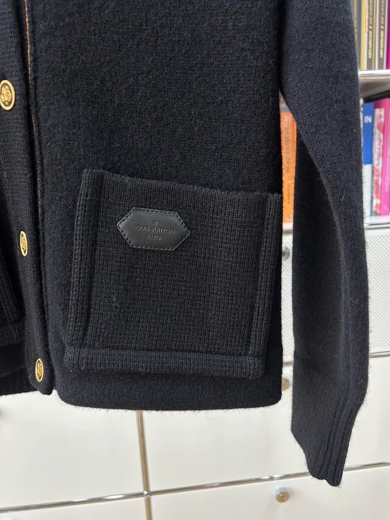 Louis Vuitton Louis Vuitton Black wool and cashmere V-neck knit cardigan Size US S / EU 44-46 / 1 - 4 Thumbnail