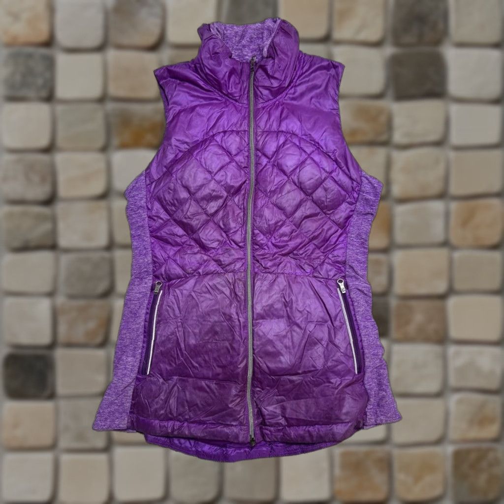 Lululemon VINTAGE Lululemon Down For A Run Puffer Vest Womens 8 Purple Insulated Water Resistant Size M / US 6-8 / IT 42-44 - 1 Thumbnail