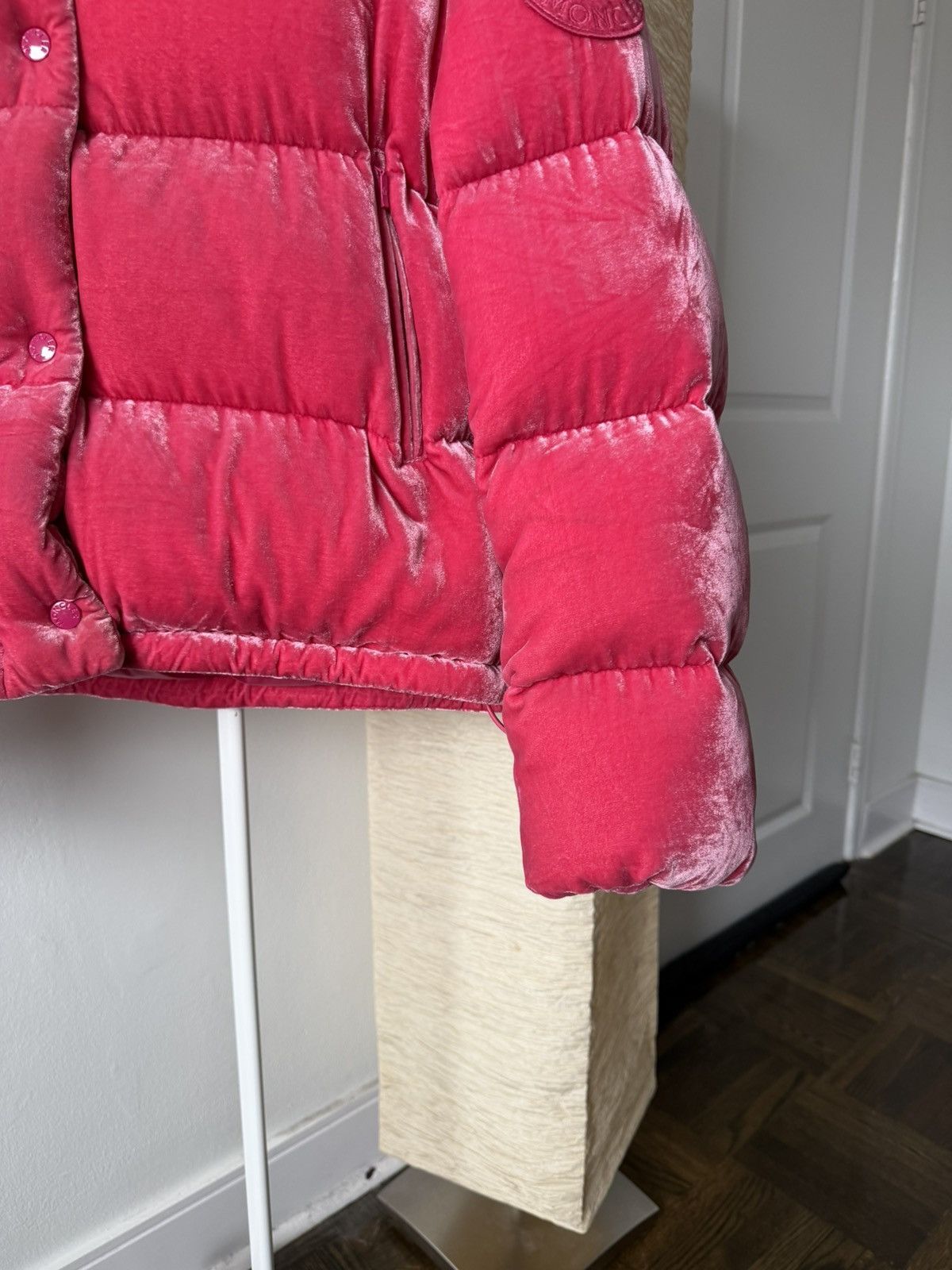 Moncler Moncler Fuchsia Caille Velvet Puffer Jacket Coat Pink Size XS / US 0-2 / IT 36-38 - 5 Thumbnail