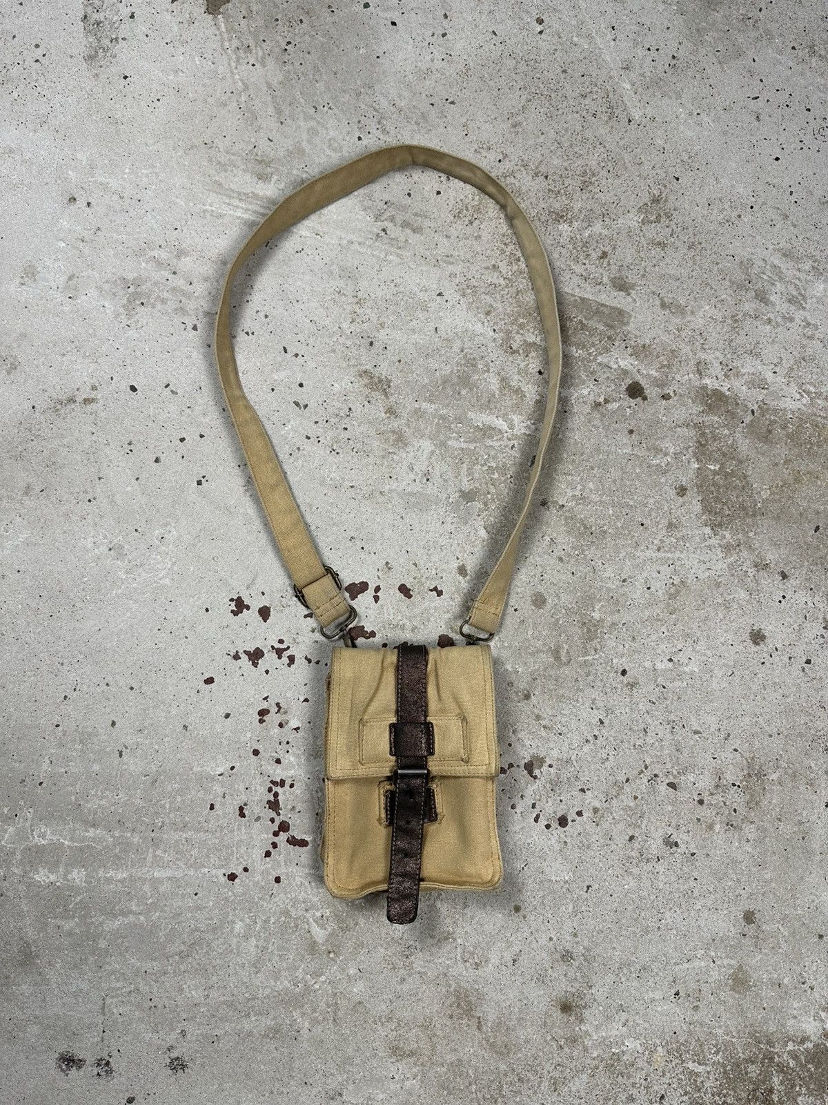 Japanese Brand Vintage Y2K Beige Canvas Small Messenger Crossbody Bag Size ONE SIZE - 1 Thumbnail