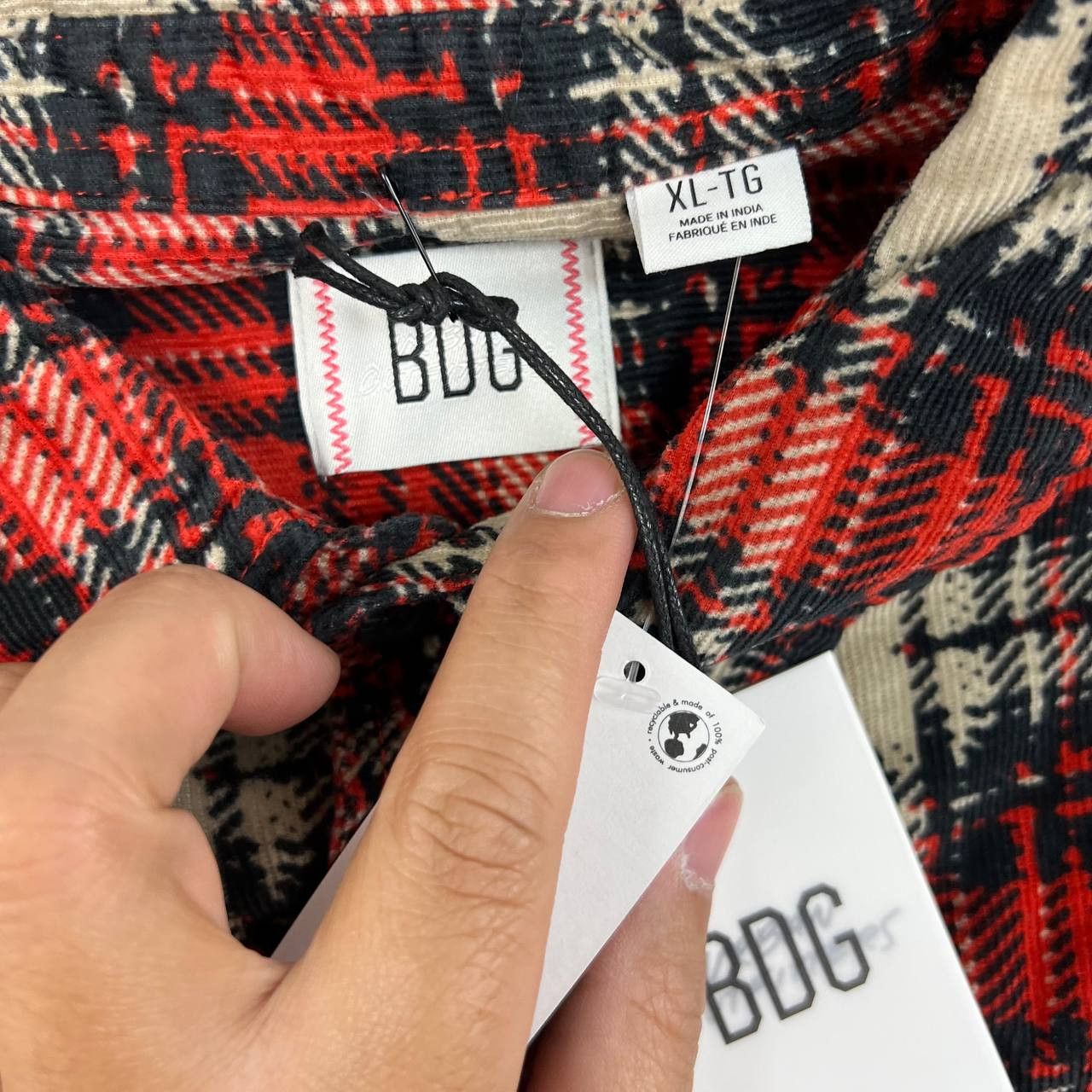 Bdg BDG Shirt Mens Red Plaid Corduroy Button Down Cotton XL Size US XL / EU 56 / 4 - 3 Thumbnail