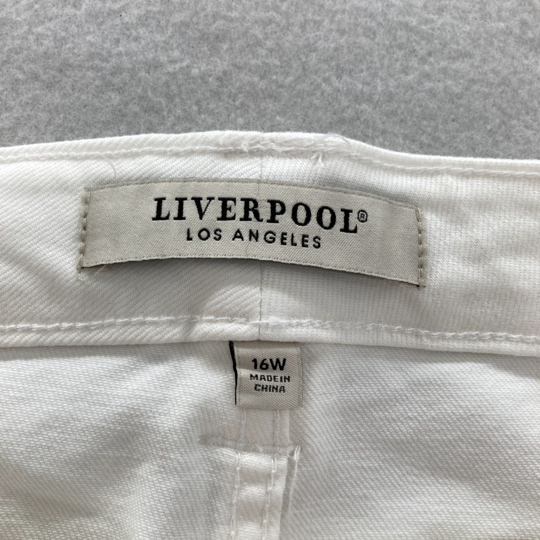 Vintage Liverpool Pants Womens 16W White Cropped Wide Leg High Rise Pockets Logo Buttons Zip Casual Travel Business Women Pants Size 38" / US 16 / IT 52 - 4 Thumbnail