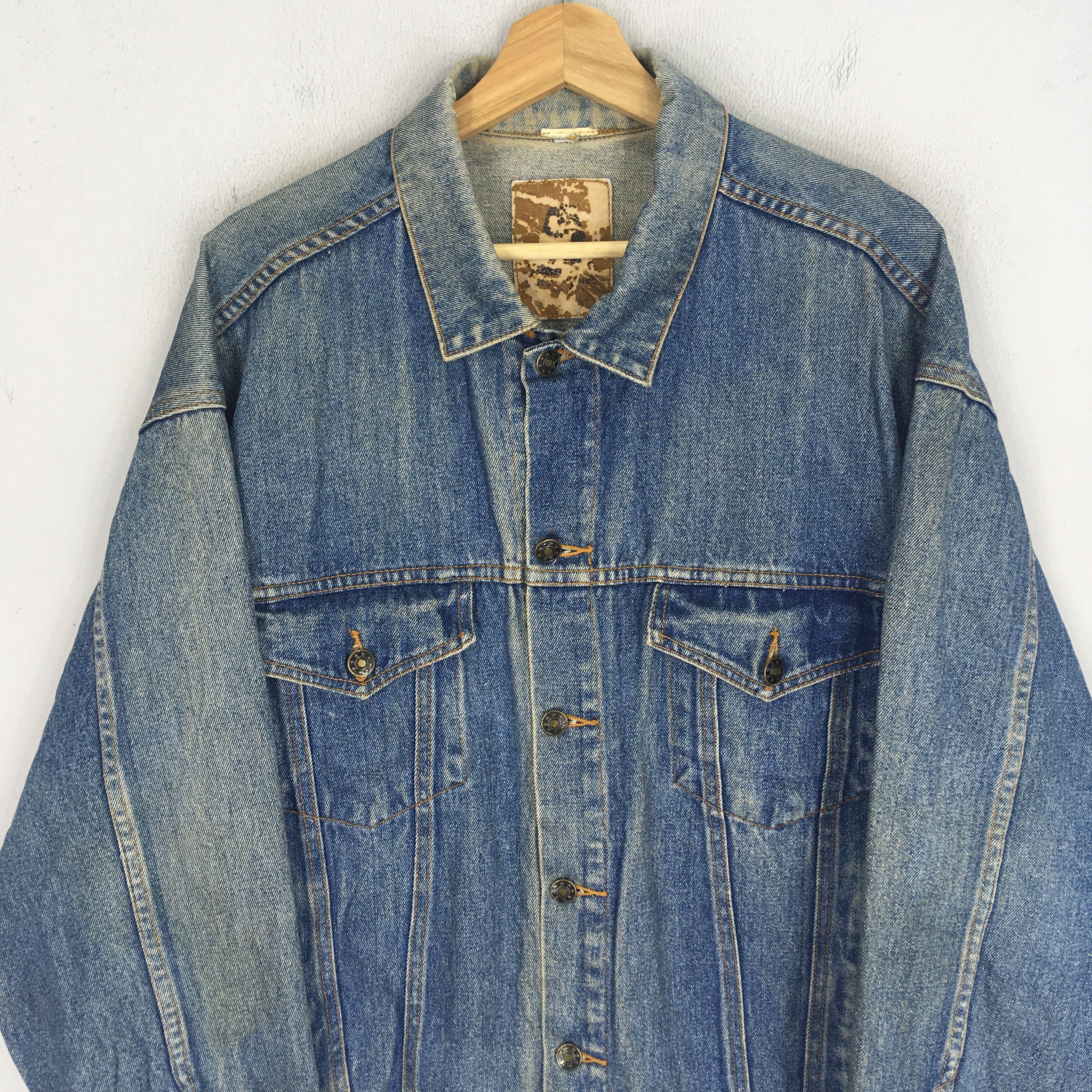 Vintage Vintage 1994 WWF Denim Jacket Featuring Bret hart Undertaker Size US L / EU 52-54 / 3 - 3 Thumbnail
