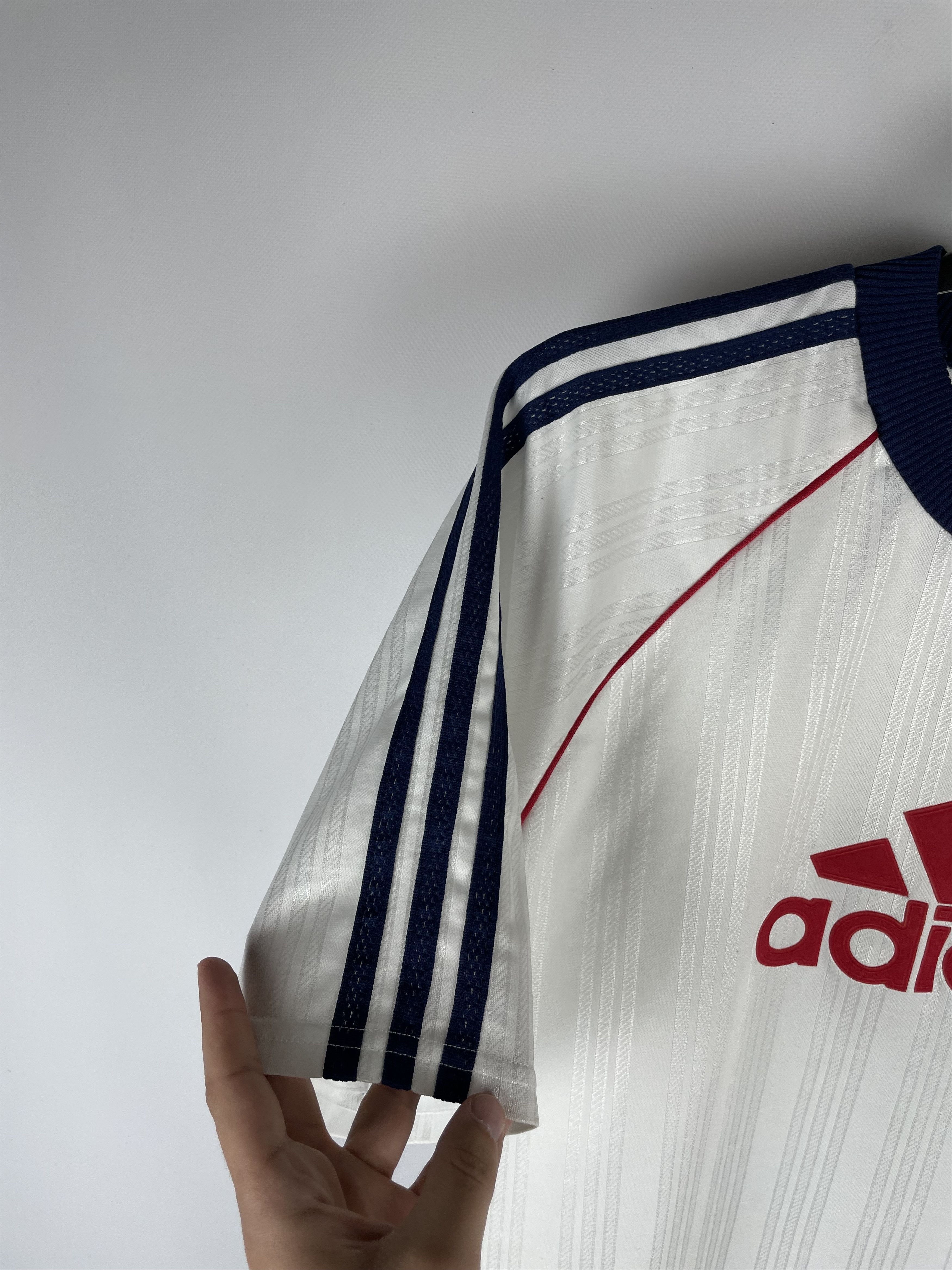 Adidas Vintage 90s Adidas Tee Stripes Streetwear Hype Size US L / EU 52-54 / 3 - 5 Thumbnail