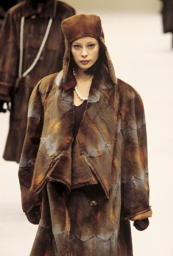 Fendi Archive Fendi Fall 1995 Fur Coat Karl Lagerfeld Vintage Size S / US 4 / IT 40 - 1 Thumbnail