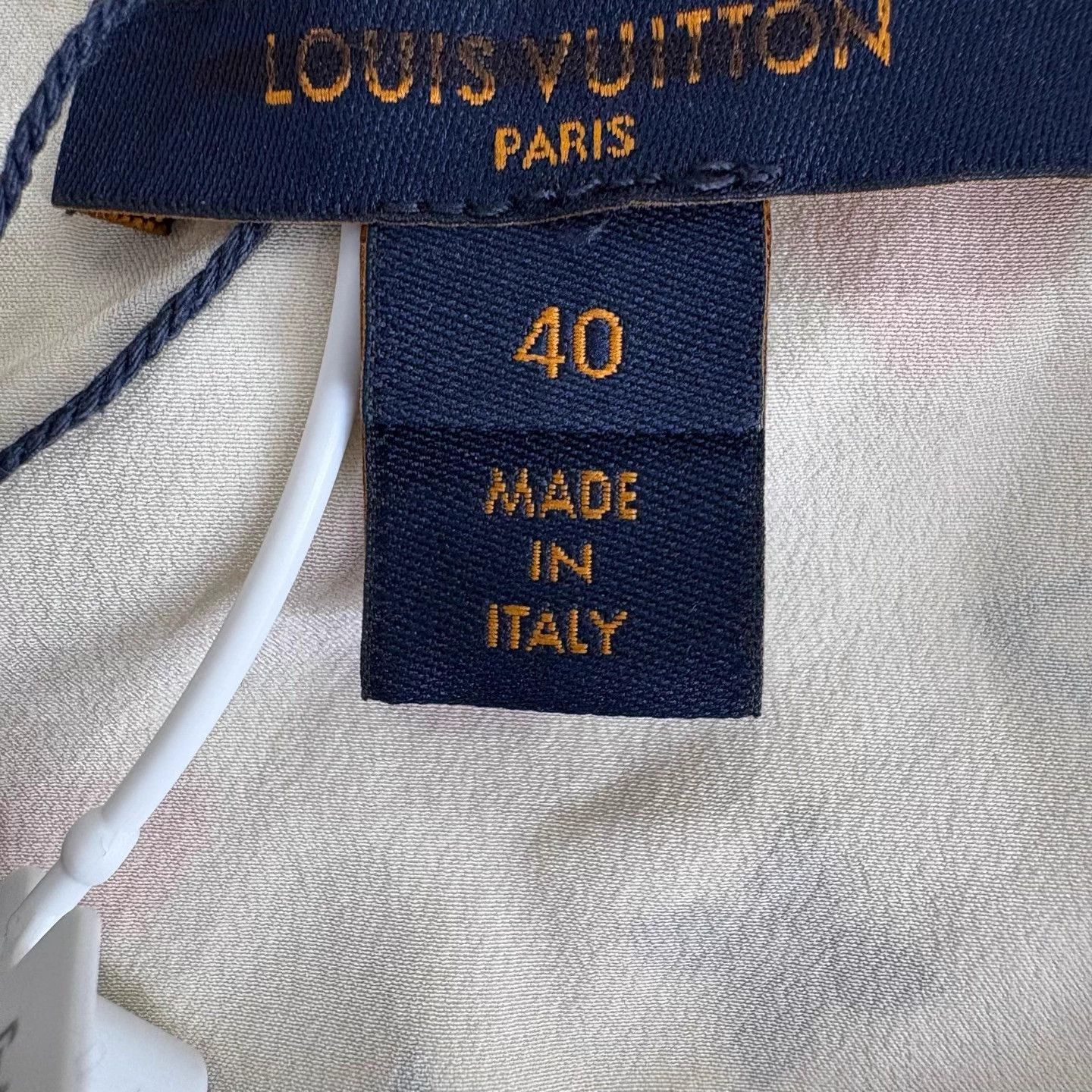 Louis Vuitton LV Ruffled Collar All Over Print Silk Women's Shirt Size M / US 6-8 / IT 42-44 - 4 Thumbnail