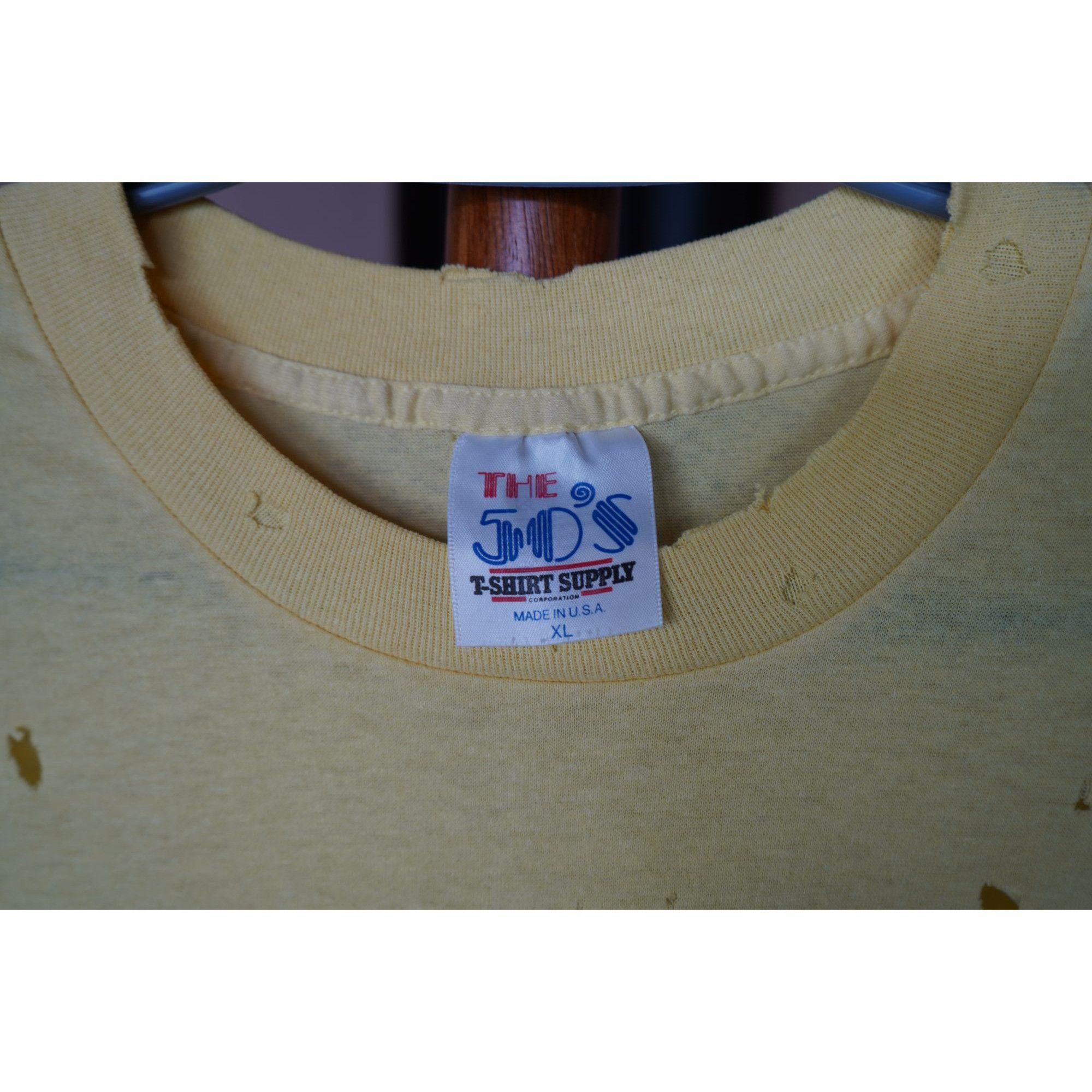 Vintage 90s Frontier Las Vegas Yellow Distressed L VTG Tshirt #387 Size US L / EU 52-54 / 3 - 4 Thumbnail
