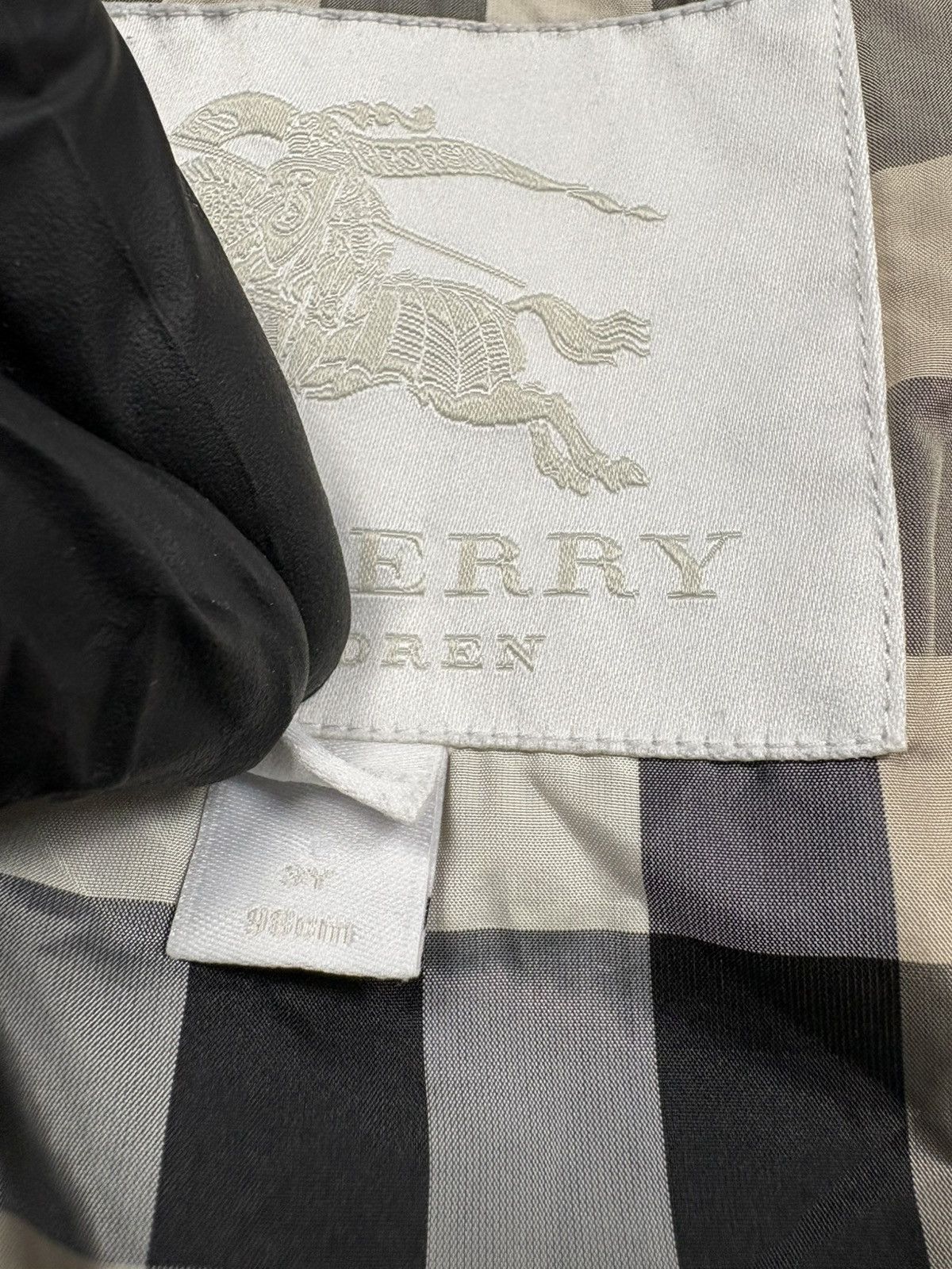 Burberry Burberry 3Y Children Quilted Jacket Nova Check Lining Pink Size XXS / US 00 / IT 34 - 12 Thumbnail