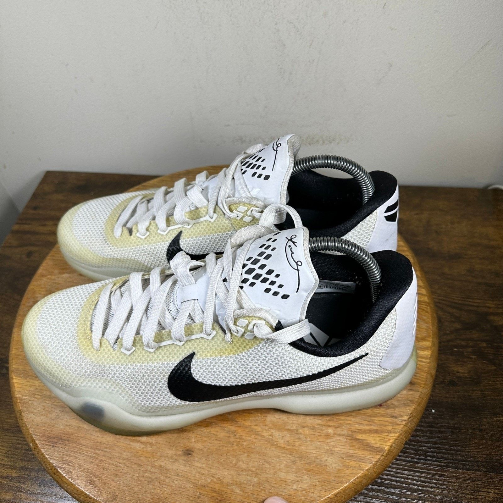 Nike Nike Kobe 11 EM Low Fundamental Men's Size 10 705317-100 Size US 10 / EU 43 - 3 Thumbnail