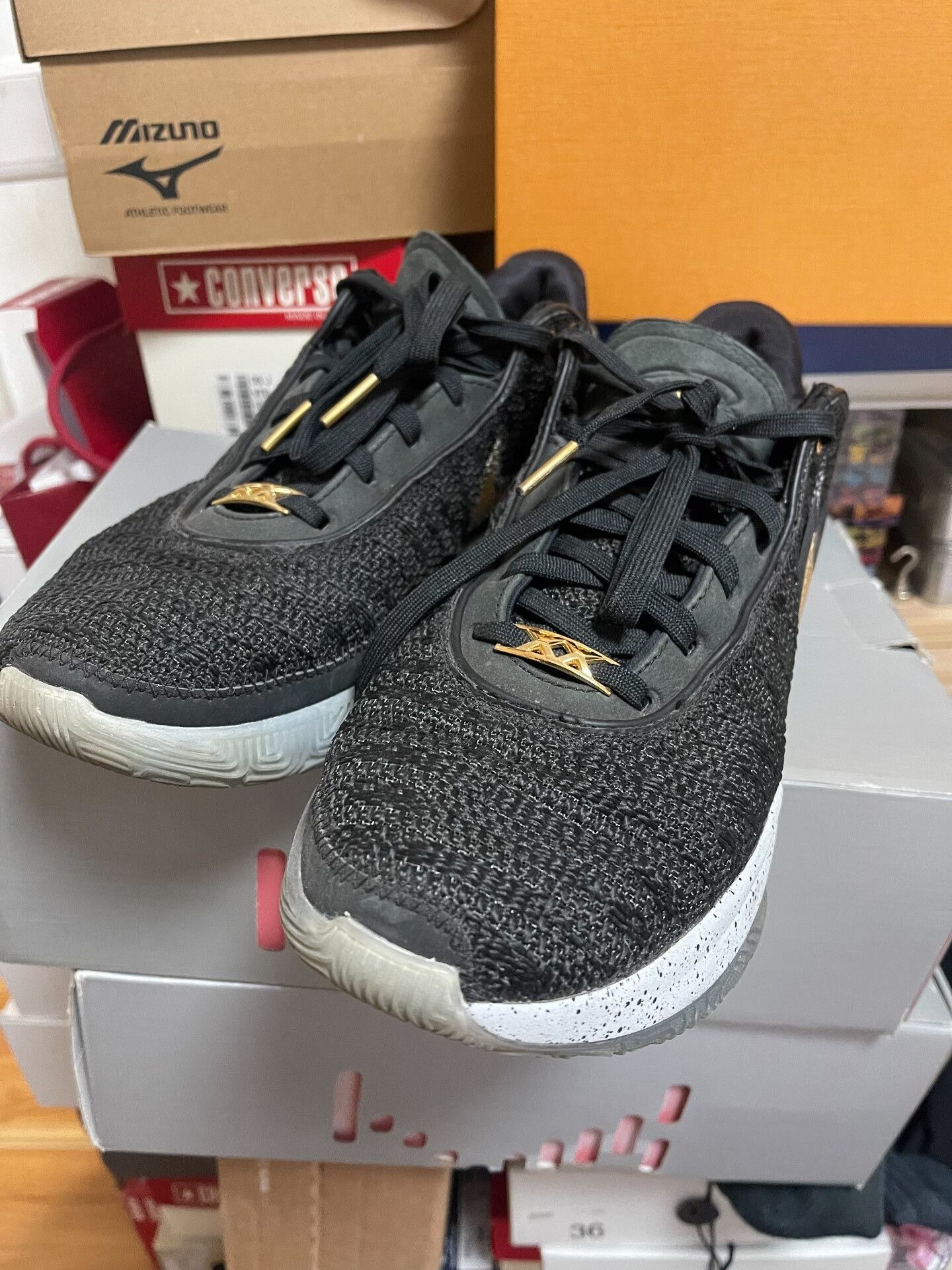 Nike Nike LeBron 20 "Black Gold" Size US 9.5 / EU 42-43 - 3 Thumbnail